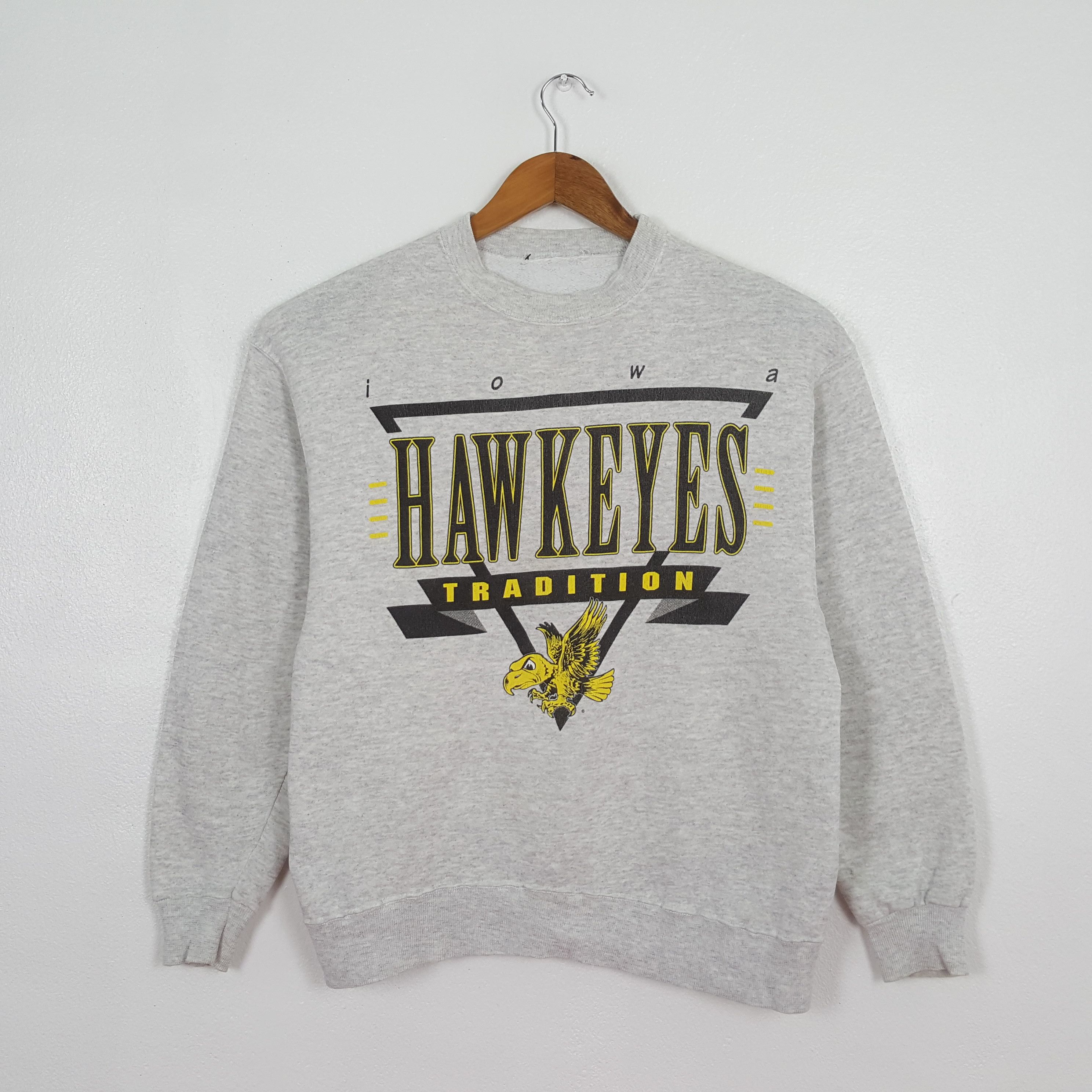 Vintage Iowa Hawkeyes Tradition NFL Team Sweatshirt C321N13