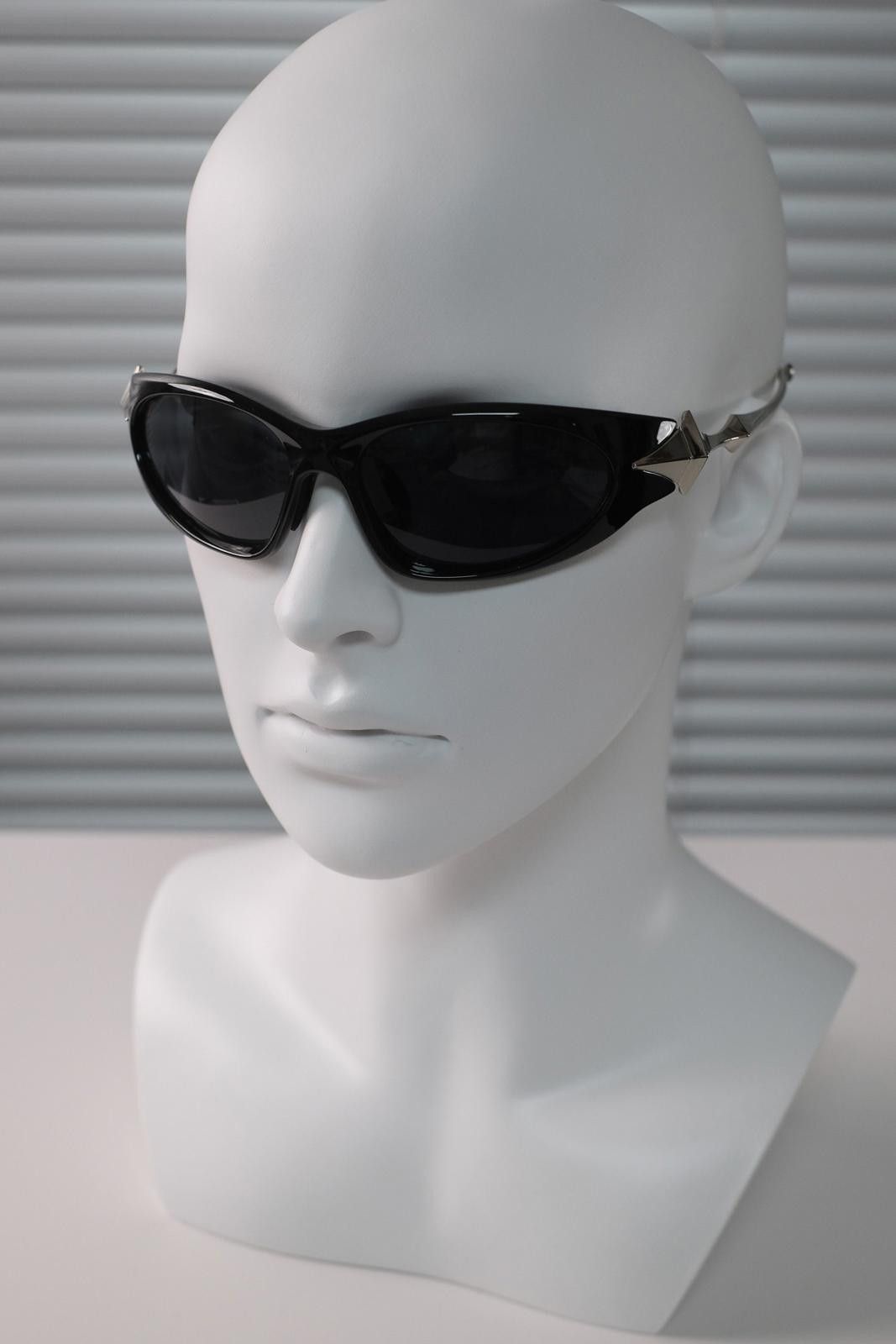 Japanese Brand Y2k Vtg Avant Garde Futuristic Black Sunglasses Unisex OS Size ONE SIZE - 4 Thumbnail
