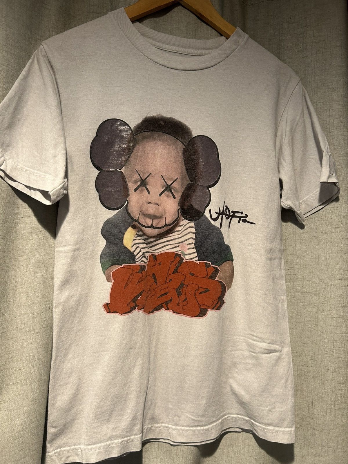Fragment Design × Kaws × Travis Scott Travis Scott x Kaws • utopia tee • Size-Small Size US S / EU 44-46 / 1 - 2 Thumbnail