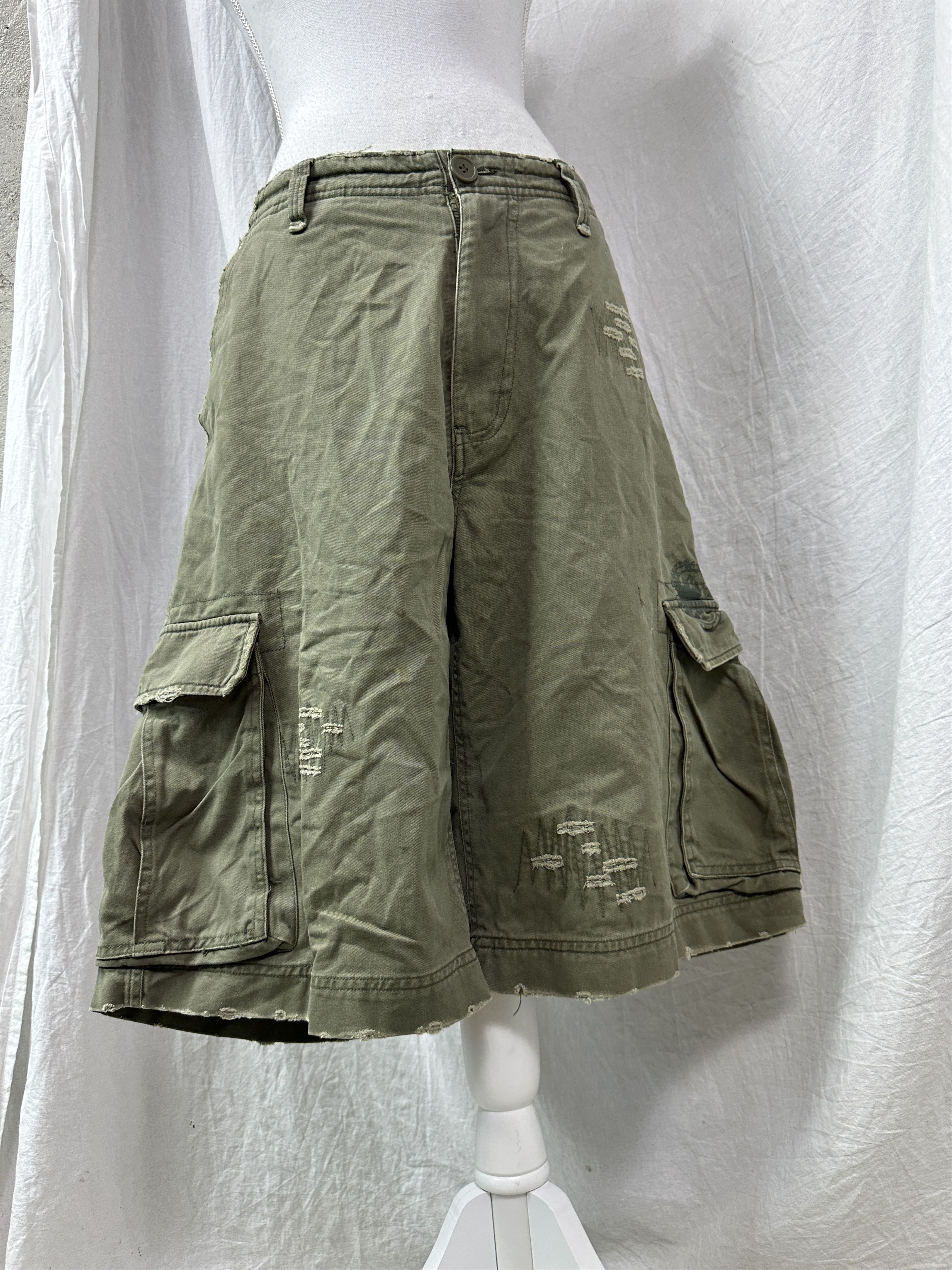 Vintage Vintage Casual Streetwear Cargo Military Styled Shorts 00s Size US 29 - 1 Thumbnail