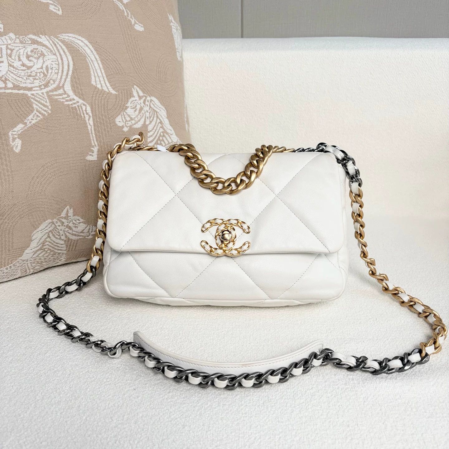 Chanel Pre-loved Bag Very good condition Size ONE SIZE - 1 Thumbnail