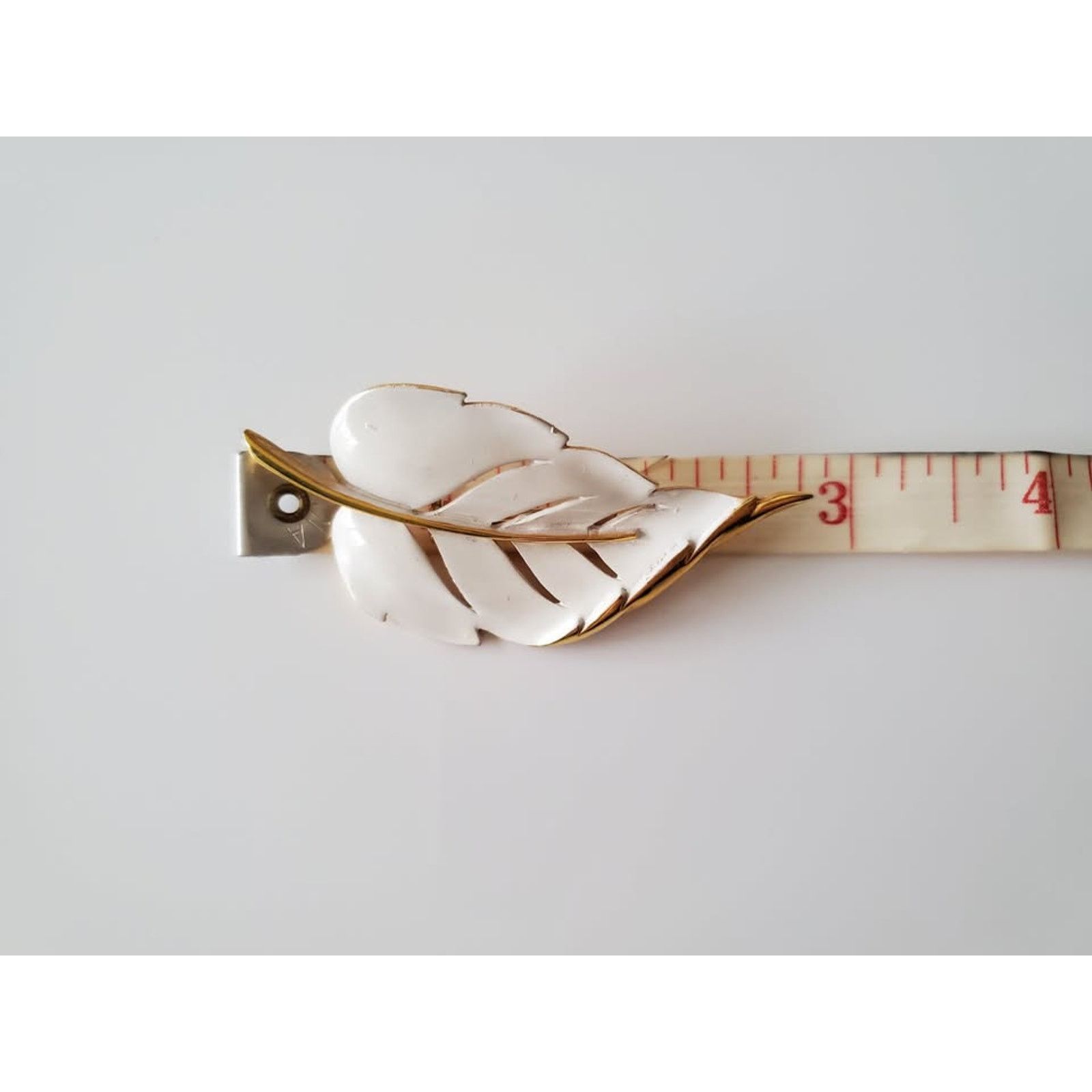Other Vintage White Enamel Leaf Brooch and Earring Set Size ONE SIZE - 4 Thumbnail