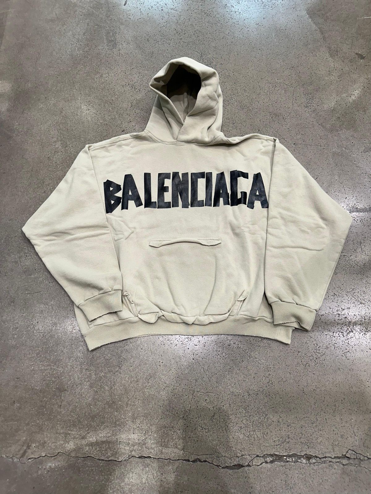 Balenciaga BALENCIAGA - New Tape type Hoodie Beige Size US S / EU 44-46 / 1 - 1 Thumbnail