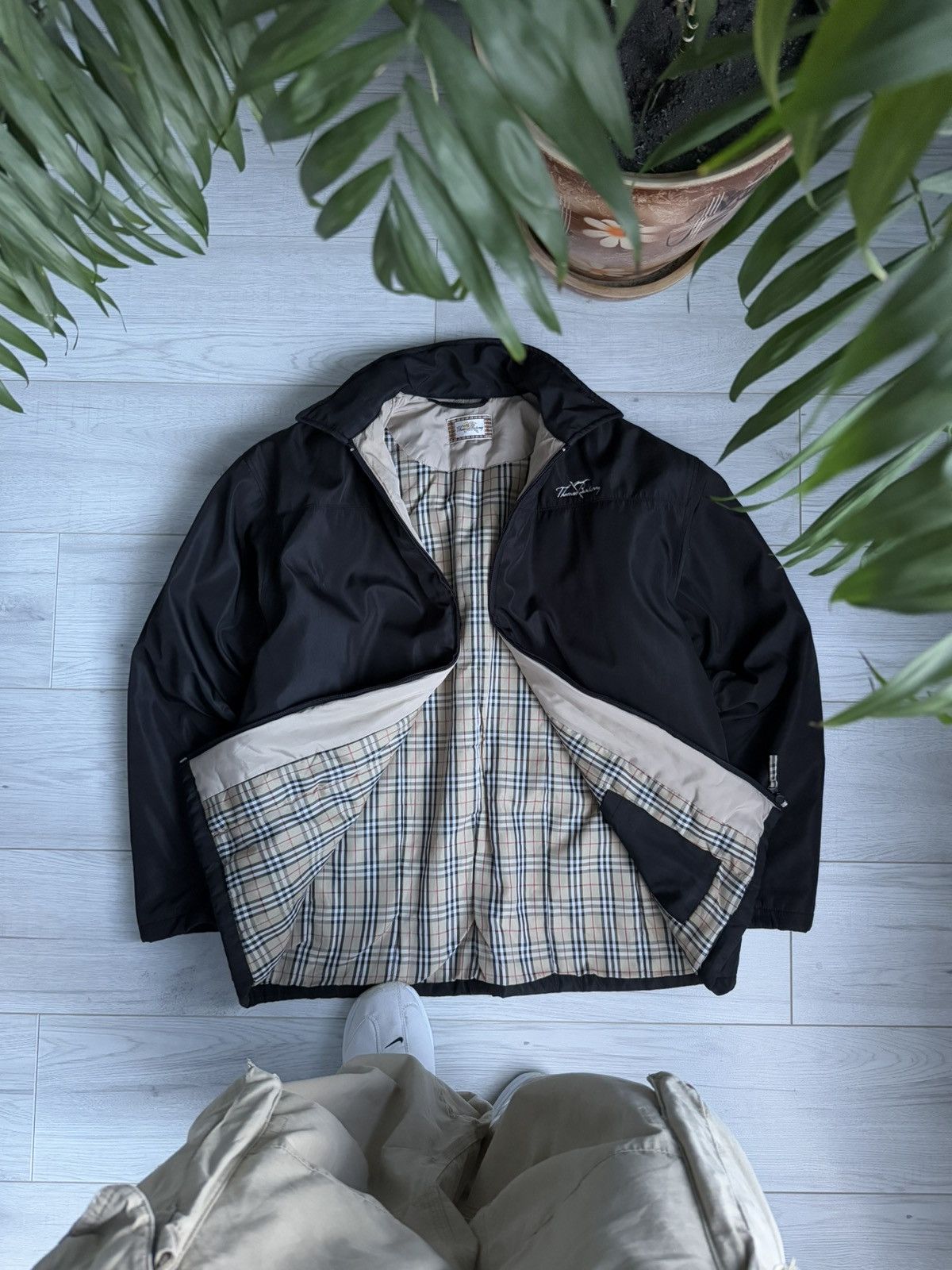 Burberry × Vintage Vintage Burberry Navy Check Black couch jacket Coat Size US M / EU 48-50 / 2 - 1 Thumbnail