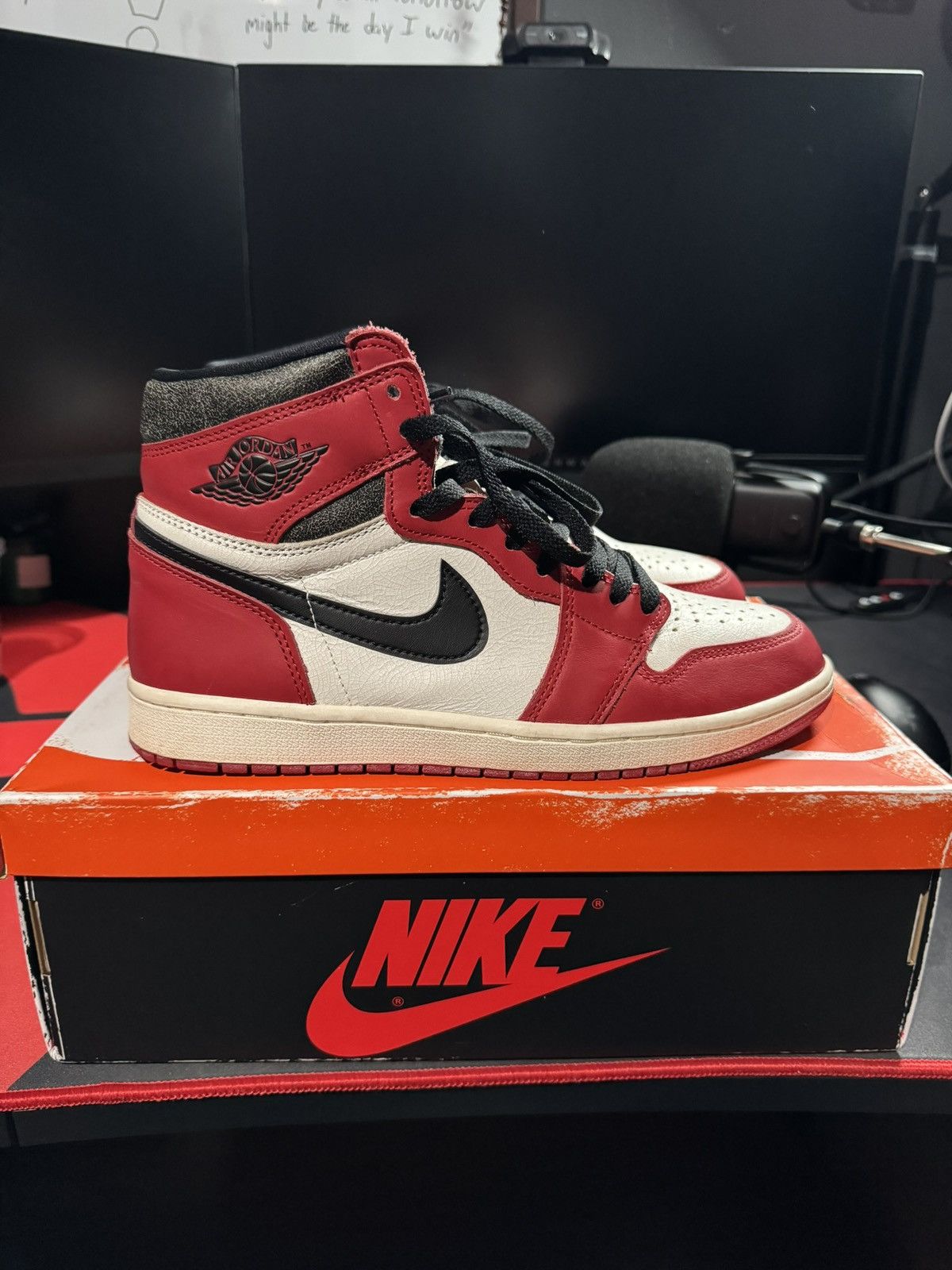 Jordan Brand Jordan 1 Lost in Found Size US 9.5 / EU 42-43 - 2 Thumbnail