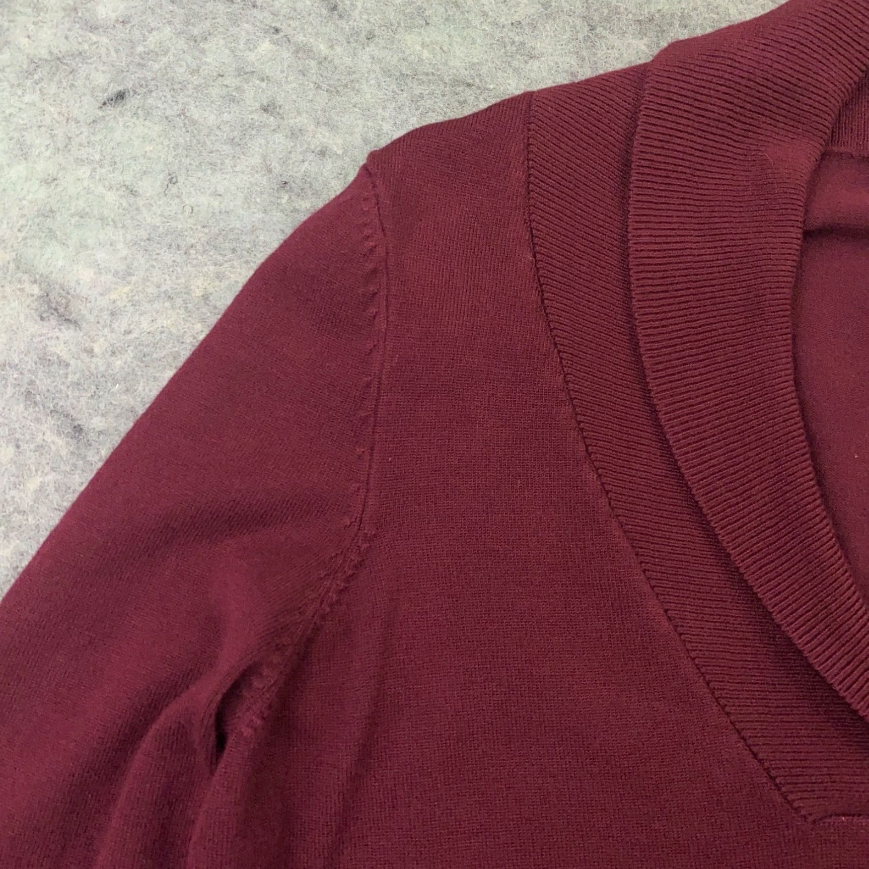 White House Black Market WHITE HOUSE BLACK MARKET Sweater Womens Medium Burgundy V-Neck Long Sleeve Classic Knit Size M / US 6-8 / IT 42-44 - 5 Thumbnail