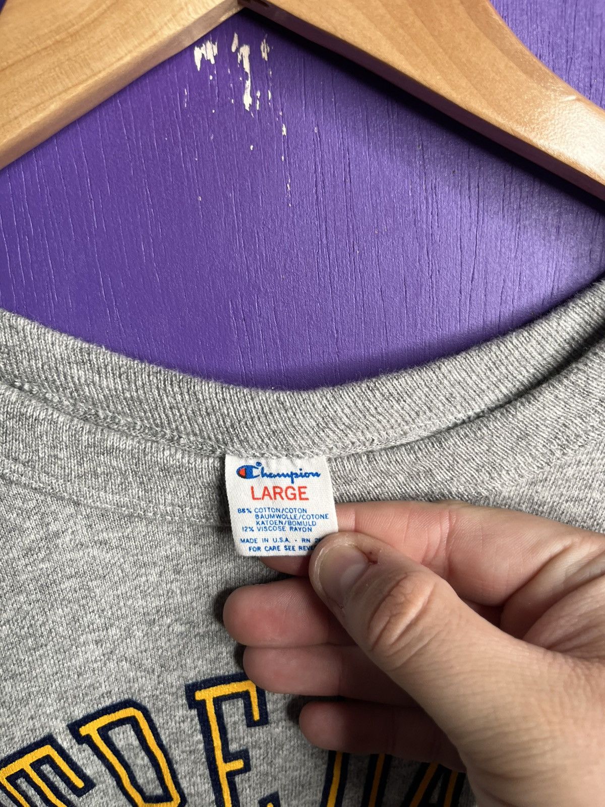 Champion × Vintage Vintage 80s Champion Notre dame crest logo t-shirt Size US M / EU 48-50 / 2 - 4 Thumbnail