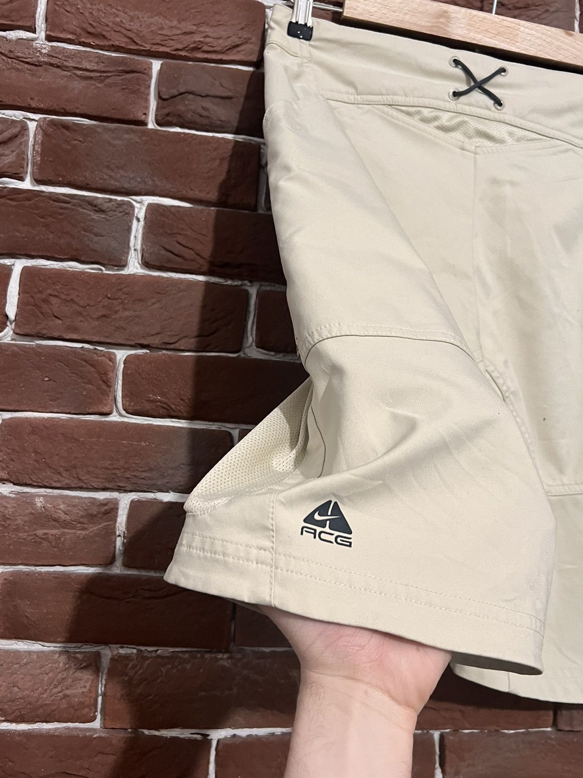Nike Vintage Nike ACG Biege Cargo Shorts Rare Streetwear Hype Size US 32 / EU 48 - 3 Thumbnail