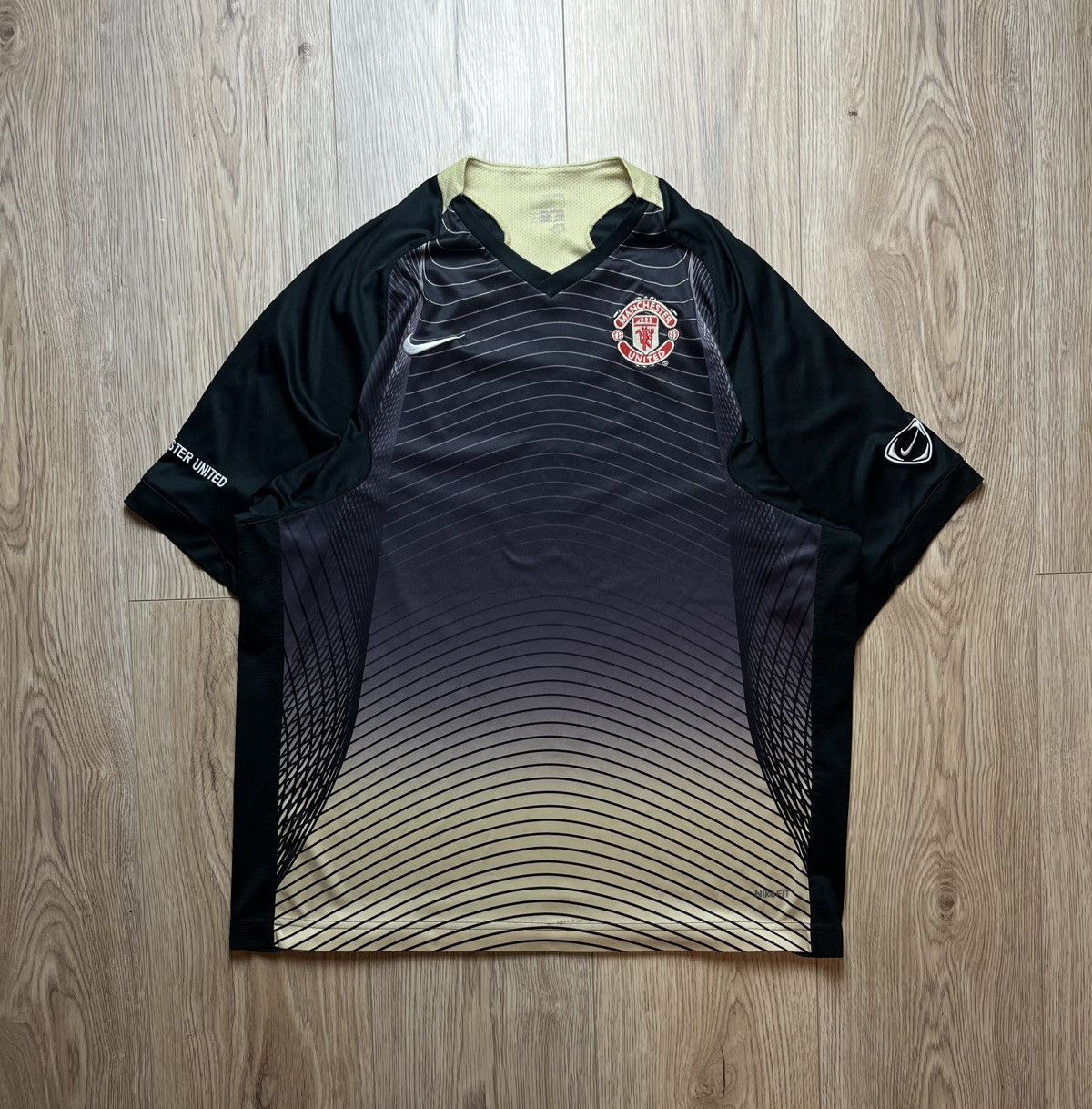 Nike Nike Manchester United 06/07 Vintage Training Jersey Size US L / EU 52-54 / 3 - 1 Thumbnail