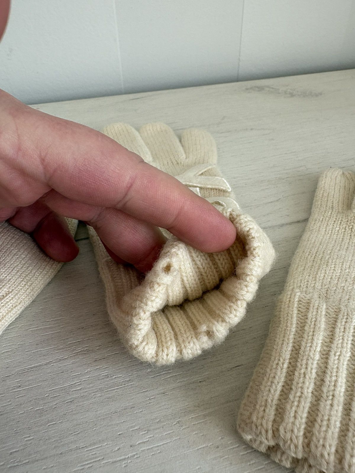 Yohji Yamamoto Y-3 Yohji Yamamoto Knit Beanie Hat & Gloves Set Cream Size S Size ONE SIZE - 14 Thumbnail