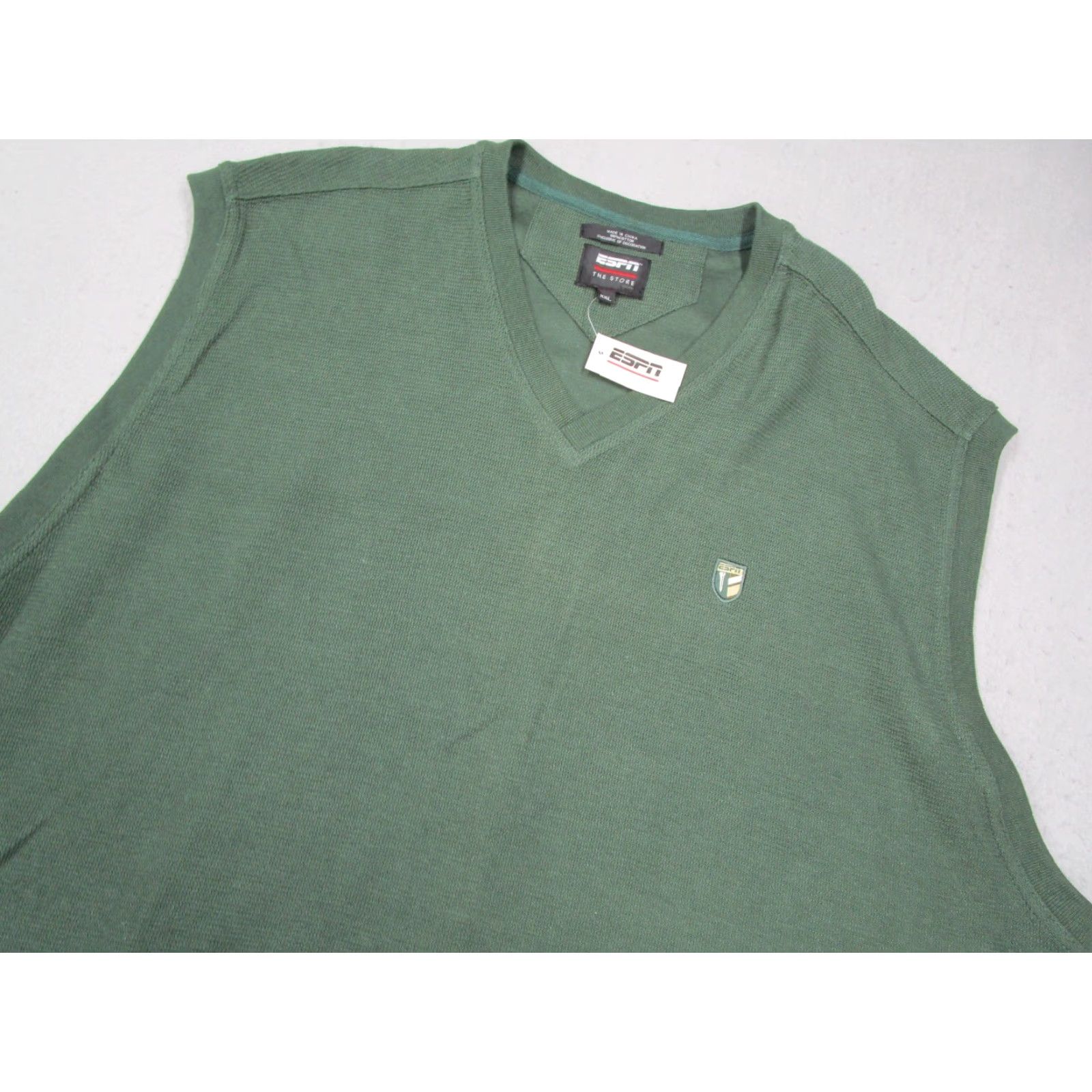 Vintage VINTAGE ESPN THE STORE Mens Green Sleeveless Pullover V Neck Sweater Knit 2XL XXL Logo Embroidered Golf Classic 90s Retro Sports Size US XXL / EU 58 / 5 - 2 Thumbnail