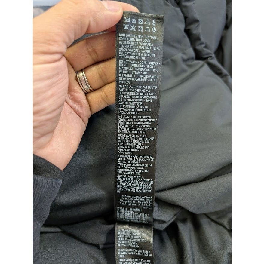 Balenciaga o1rshd1 Sporty B Down Puffer Jacket in Black Size US M / EU 48-50 / 2 - 20 Thumbnail