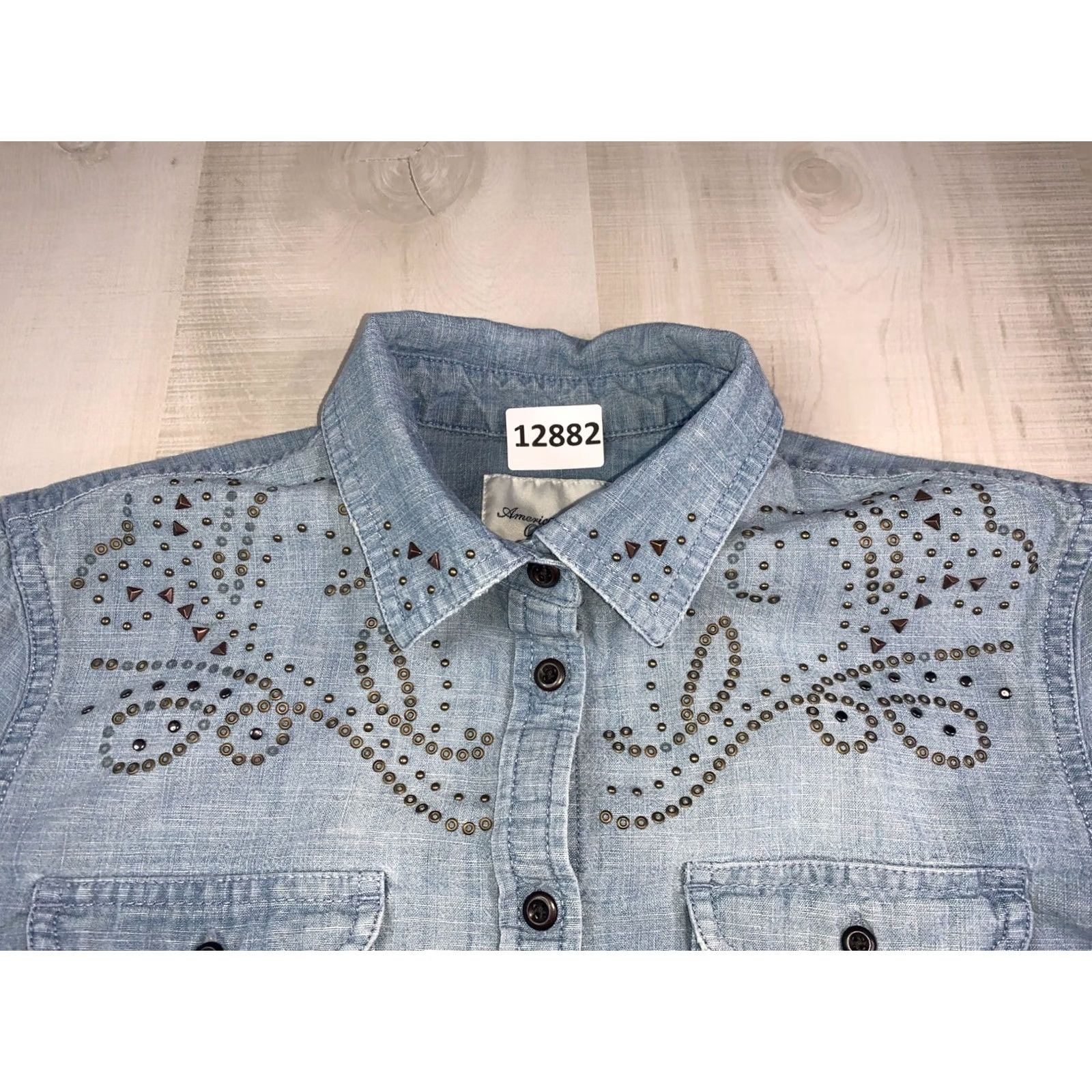 American Eagle Outfitters VINTAGE American Eagle Outfitters Shirt Womens Medium Blue Studded Cowgirl Denim Shirt Size M / US 6-8 / IT 42-44 - 2 Thumbnail