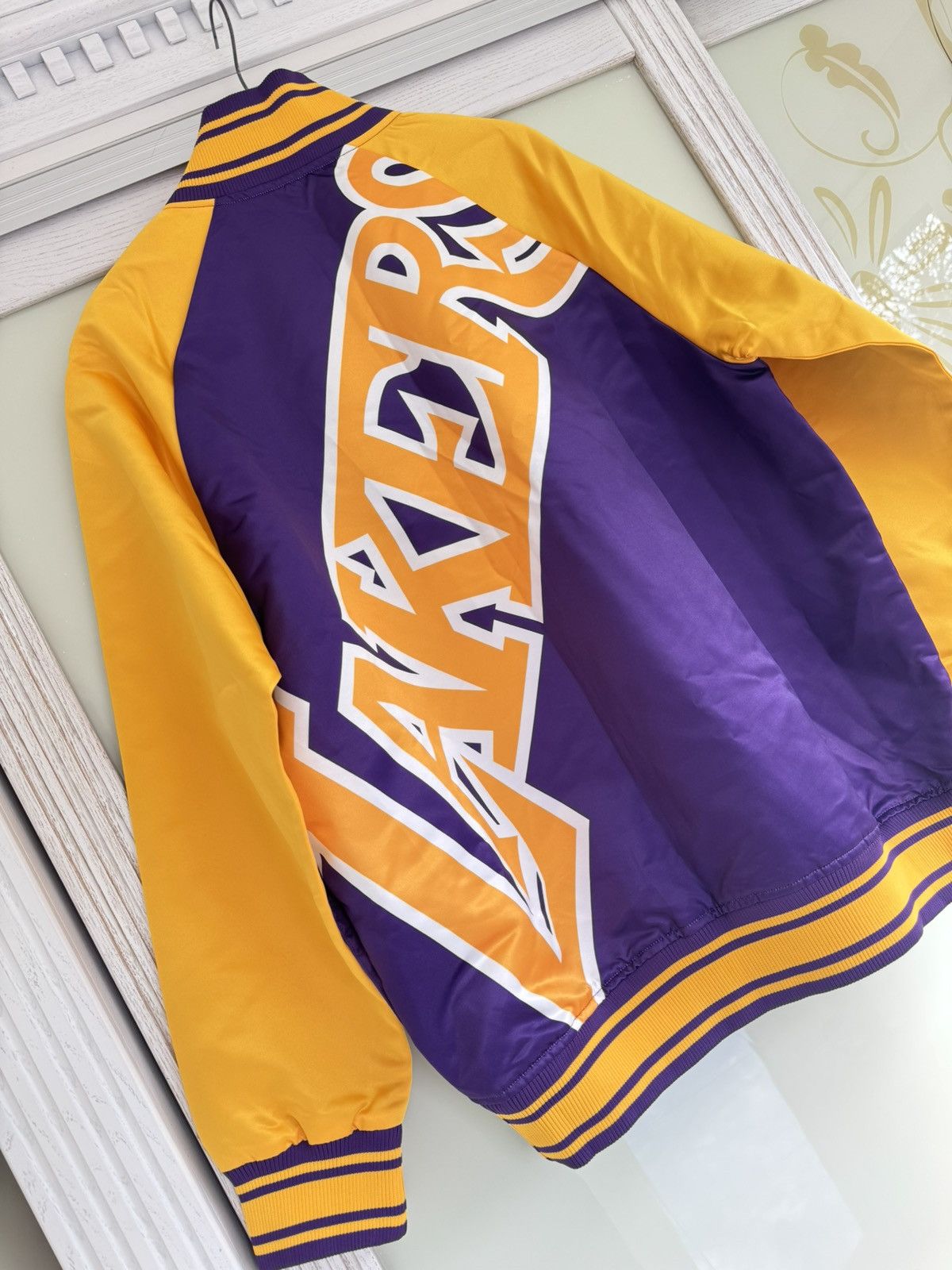 Mitchell & Ness NWT Lakers Mitchell&Ness Bomber Basketball Jacket Size US XXL / EU 58 / 5 - 3 Thumbnail