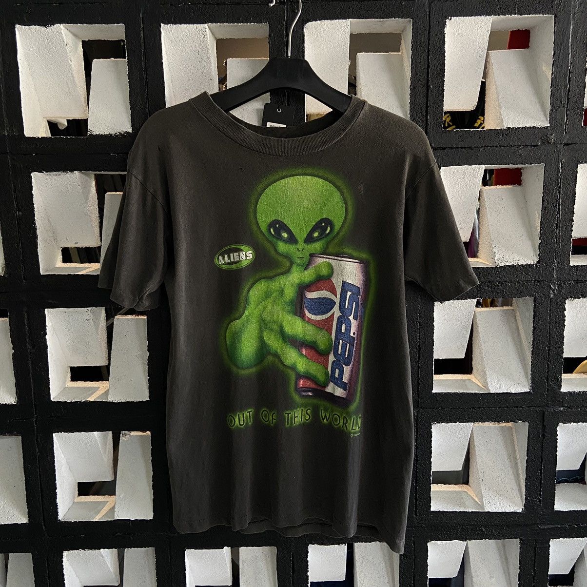 Vintage Pepsi alien out of this world *1996 Size US M / EU 48-50 / 2 - 1 Thumbnail