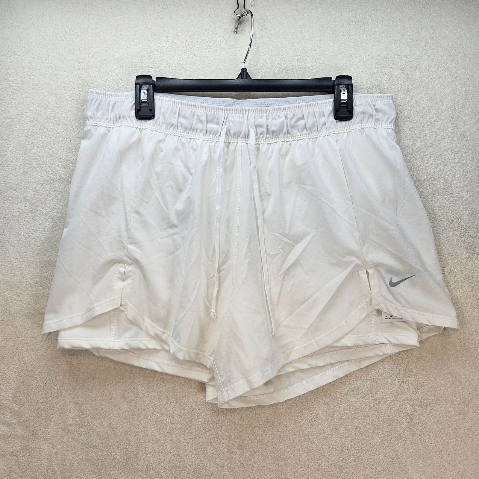 Nike NIKE WOMEN'S XL WHITE FLEX ESSENTIAL 2 IN 1 TRAINING SHORTS Size 33" - 1 Thumbnail