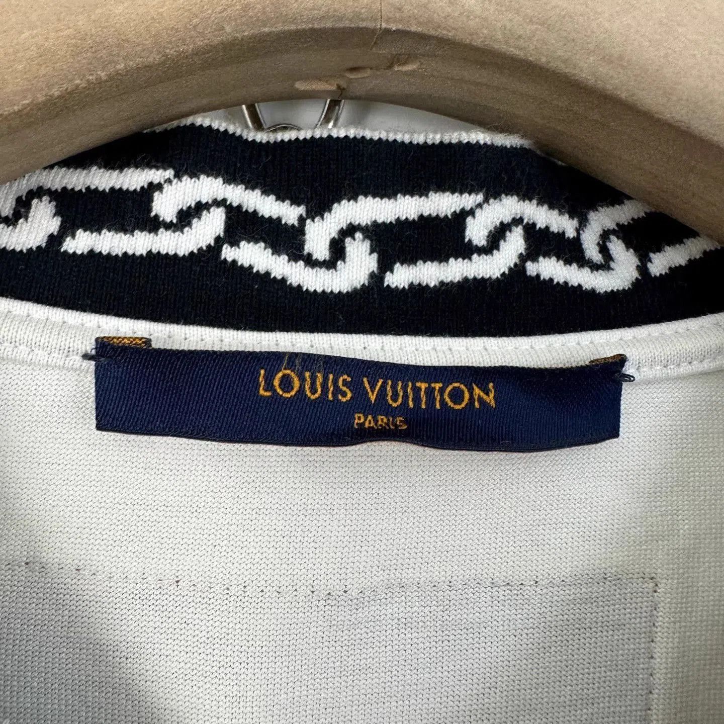Louis Vuitton White Short Sleeve Shirt with Chain Collar Detail. Size US M / EU 48-50 / 2 - 4 Thumbnail