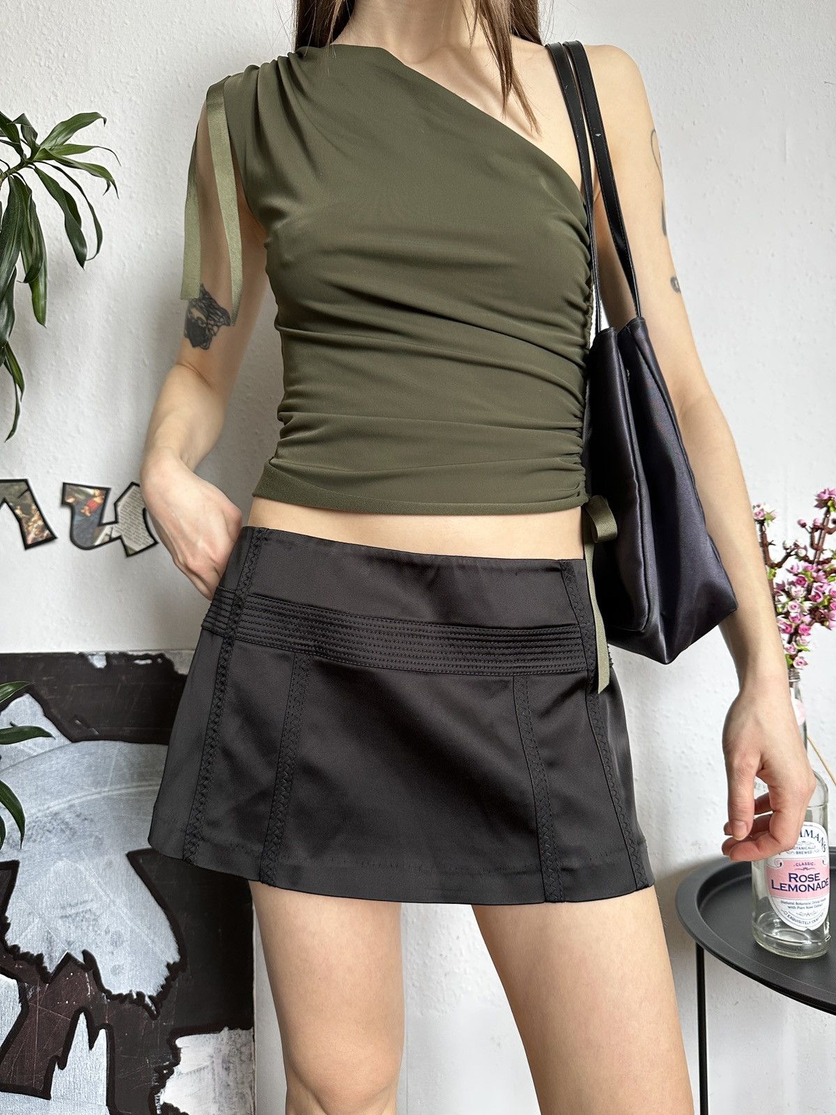 Japanese Brand Karen Millen Micro Satin Sexy Mini Micro Skirt y2k Size 28" / US 6 / IT 42 - 2 Thumbnail