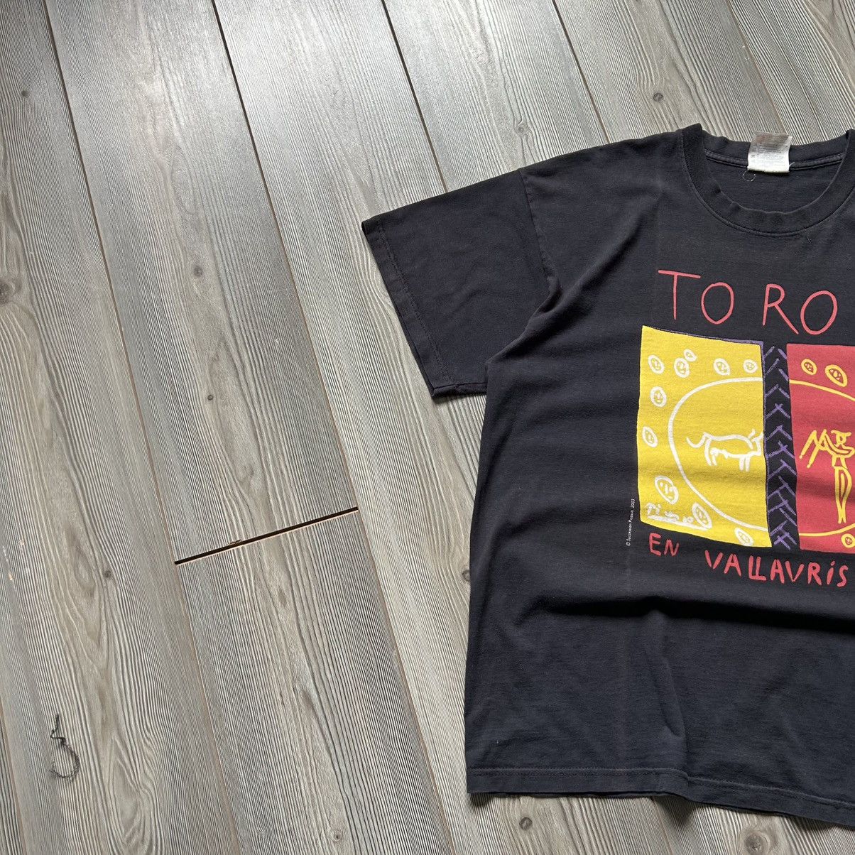 Band Tees × Vintage Vintage 90s Picasso TOROS EN VALLAURIS 1995 Art T Shirt Fade Size US XL / EU 56 / 4 - 4 Thumbnail