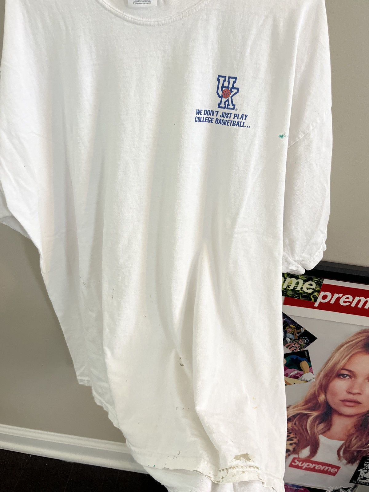 Vintage Vintage 90s Kentucky Wildcats Basketball T-shirt Size US L / EU 52-54 / 3 - 4 Thumbnail