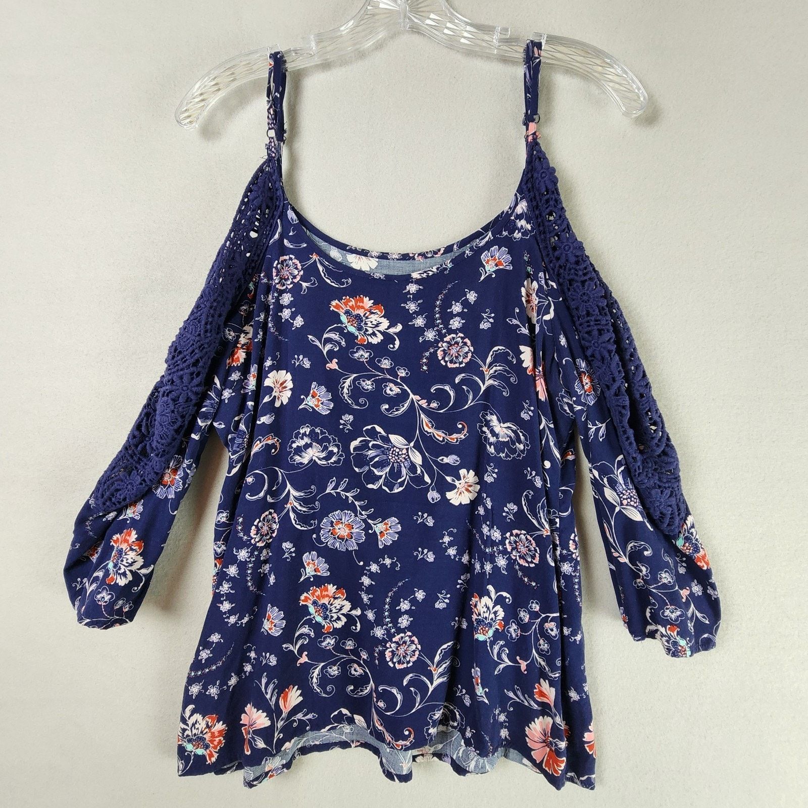 Other Xhilaration Floral Crochet 3/4 Sleeve Blouse Medium Blue Size M / US 6-8 / IT 42-44 - 2 Thumbnail