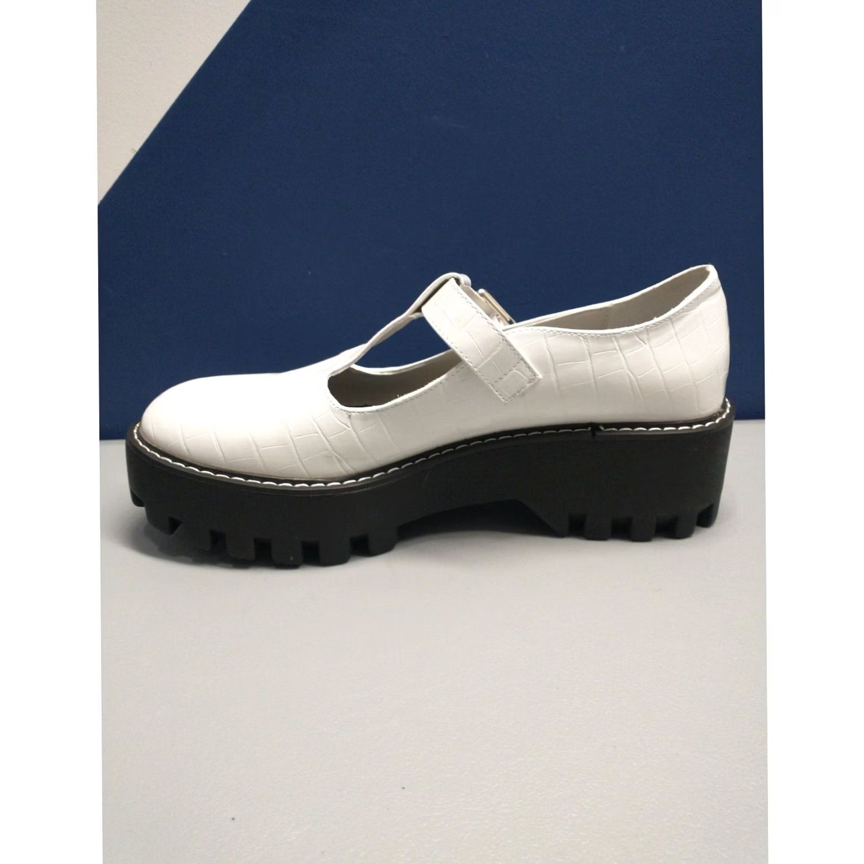 Vintage ShoeDazzle Mary Janes Boots Womens Size 11 White Manmade Lug Sole Round Toe Size US 11 / IT 41 - 6 Thumbnail