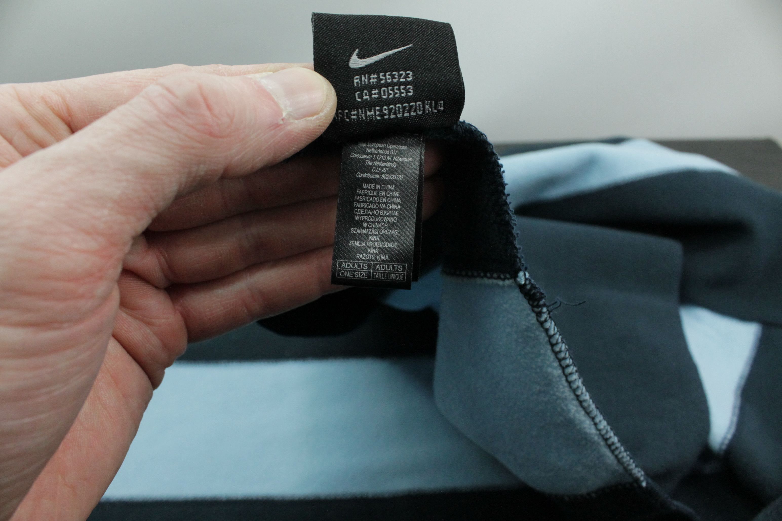 Nike Y2K Nike Fleece Scarf Embroidered Swoosh Size ONE SIZE - 4 Thumbnail