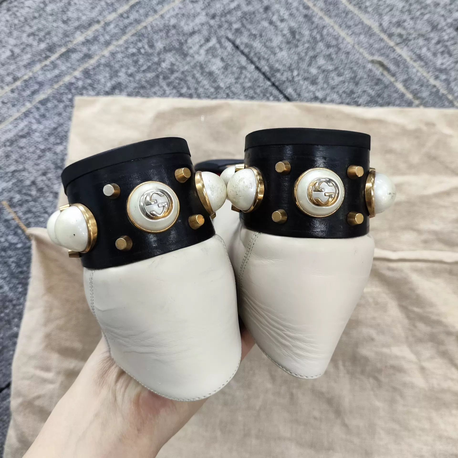 Gucci Gucci Pearl-embellished Leather Loafer Beige Size 37.5 Size US 7 / IT 37 - 8 Thumbnail