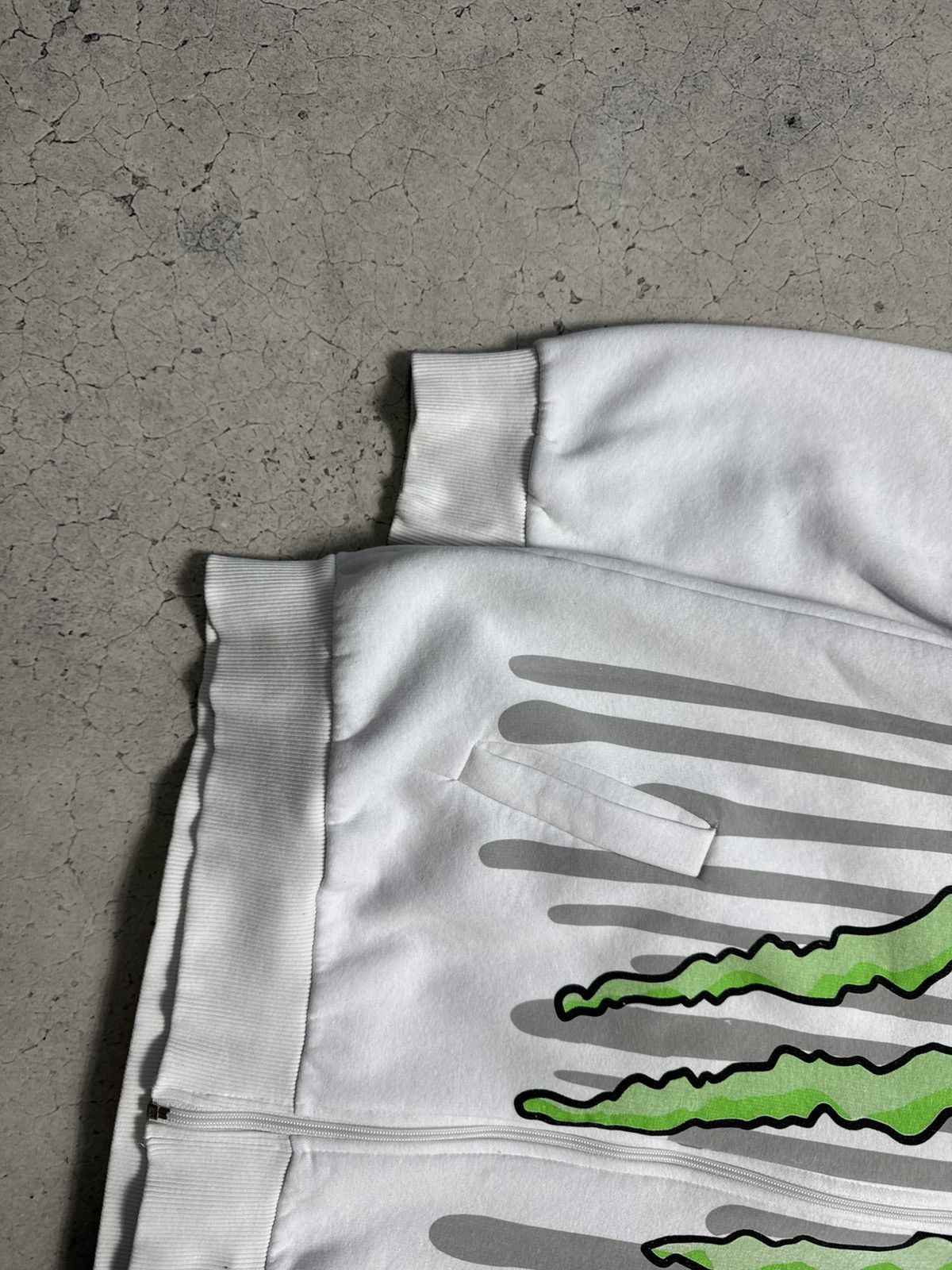 Vintage DC Shoes Monster Racing Full Zip Hoodie White Pirelli Size US XL / EU 56 / 4 - 2 Thumbnail