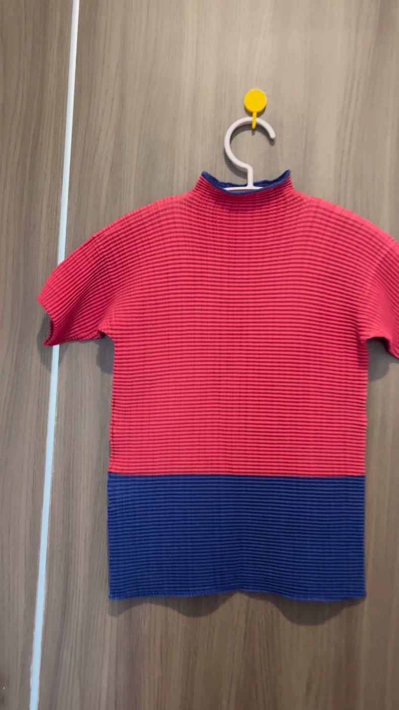 Issey Miyake Issey Miyake size:2 Red and blue color-blocked pleated sho Size XS / US 0-2 / IT 36-38 - 1 Thumbnail