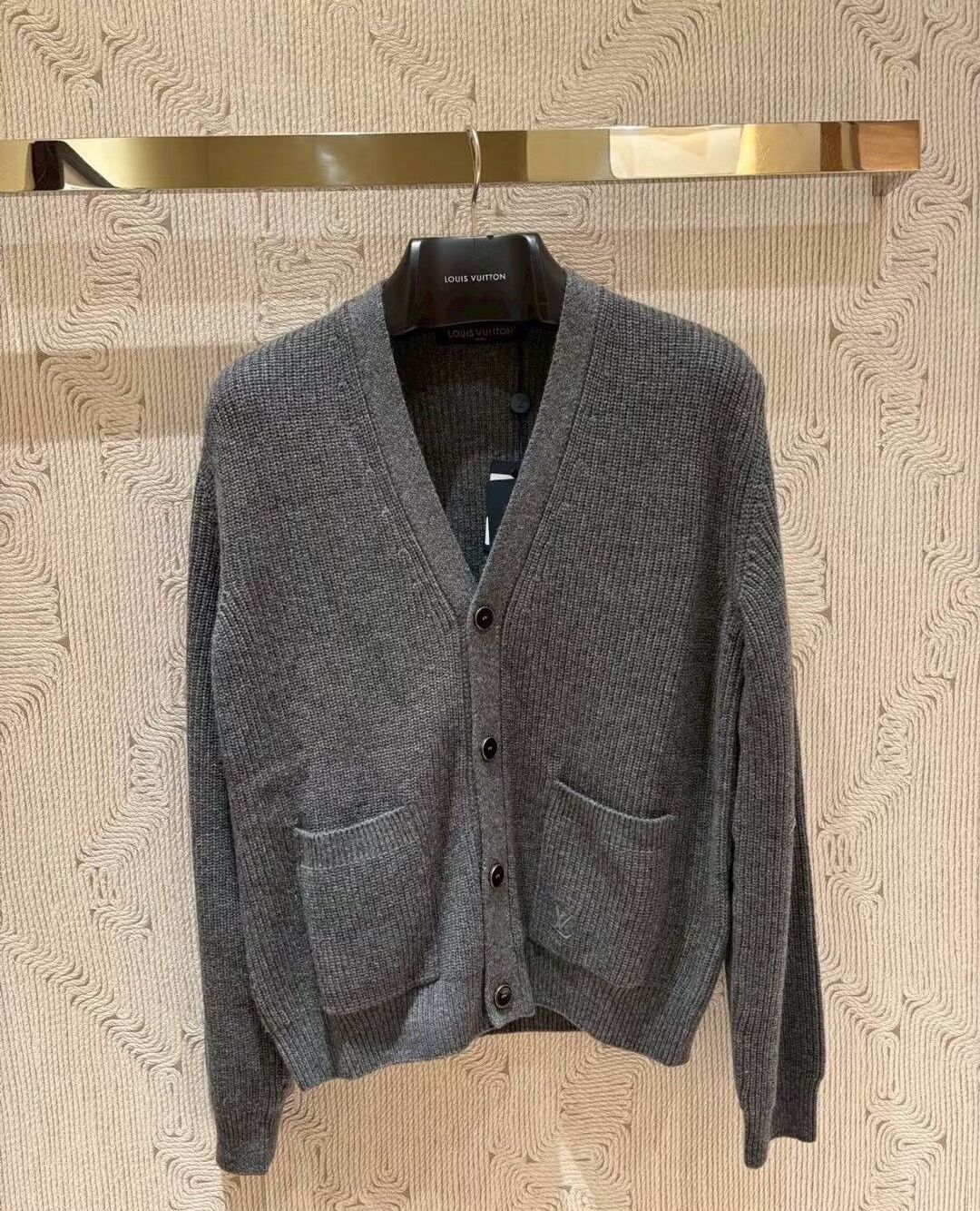 Louis Vuitton Louis Vuitton Logo Pocket Cashmere Cardigan Size US M / EU 48-50 / 2 - 1 Thumbnail