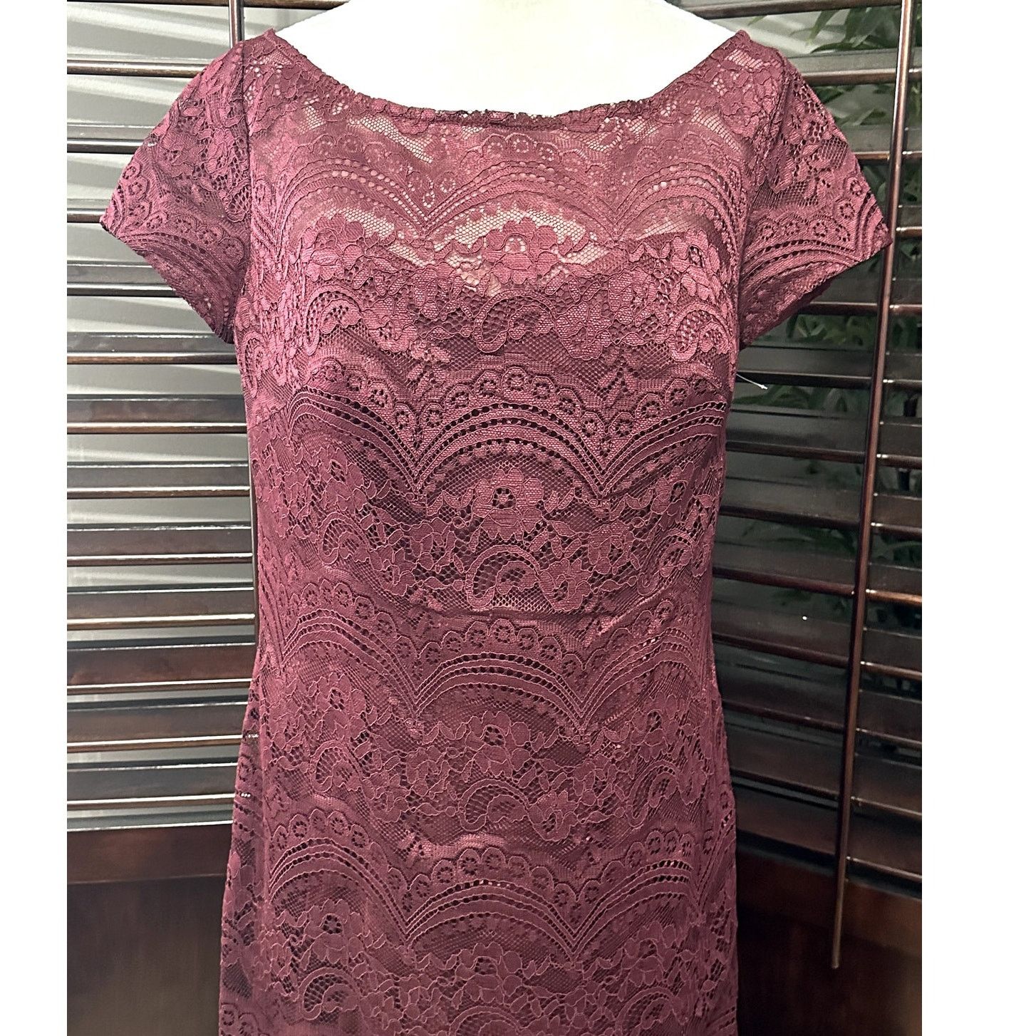 Other La Femme Women's Burgundy Short Sleeve Lace Maxi Dress 12 Size XL / US 12-14 / IT 48-50 - 3 Thumbnail