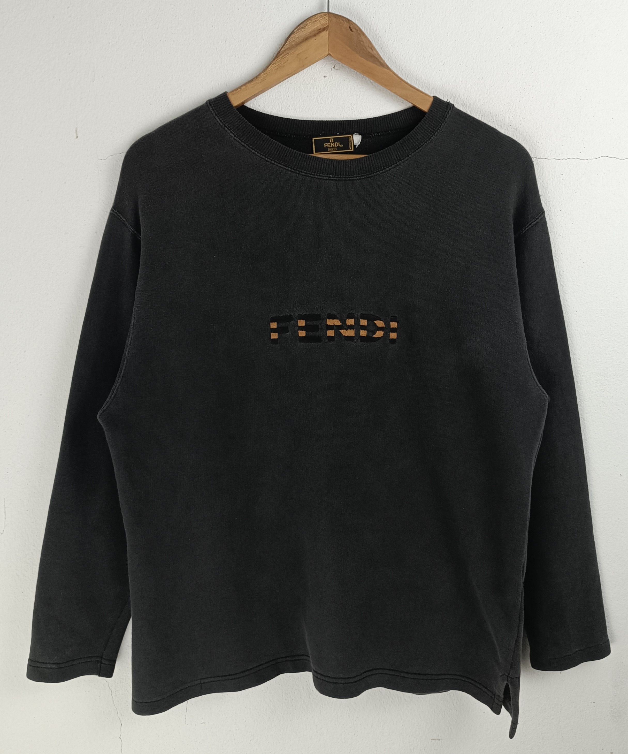 Fendi VINTAGE 90'S FENDI SMALL SPELLOUT CLASSIC LOGO VERY RARE Size US M / EU 48-50 / 2 - 3 Thumbnail