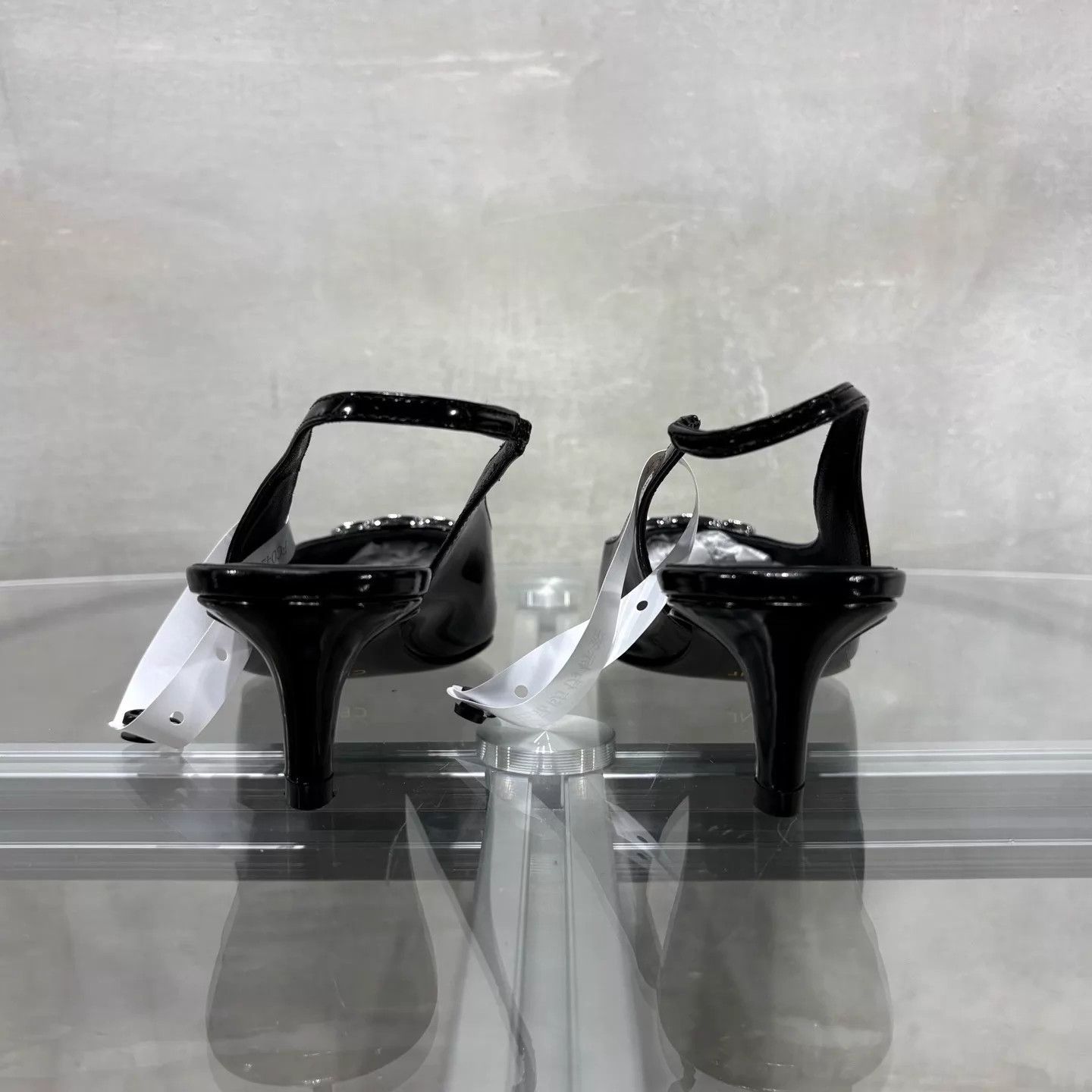 Celine CELINE Triomphe Patent Leather 5cm Heel Pumps Size 38 New Size US 7.5 / IT 37.5 - 6 Thumbnail