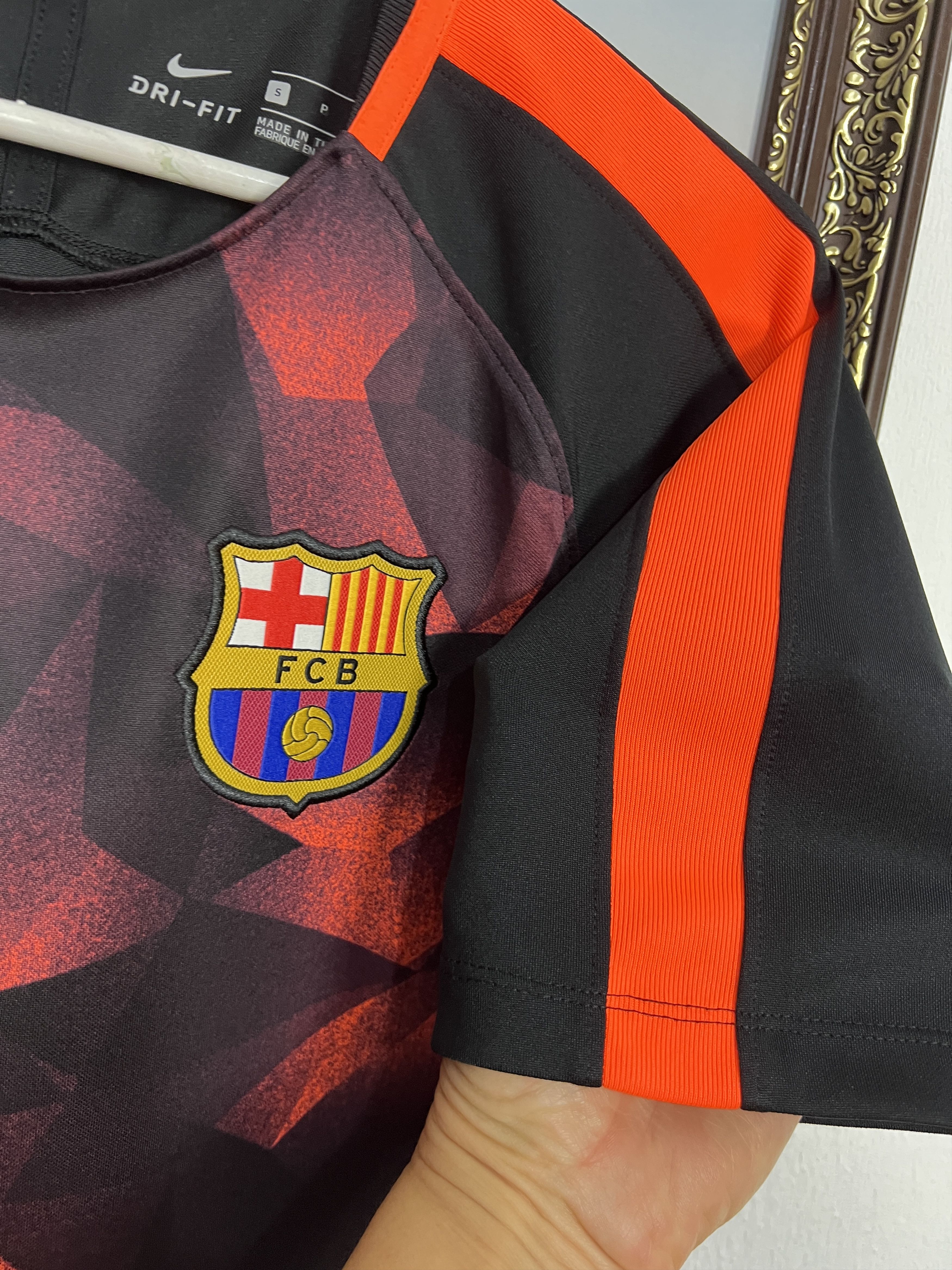 Nike FC Barcelona Football Shirt Soccer Jersey Camiseta Trikot Size US S / EU 44-46 / 1 - 4 Thumbnail