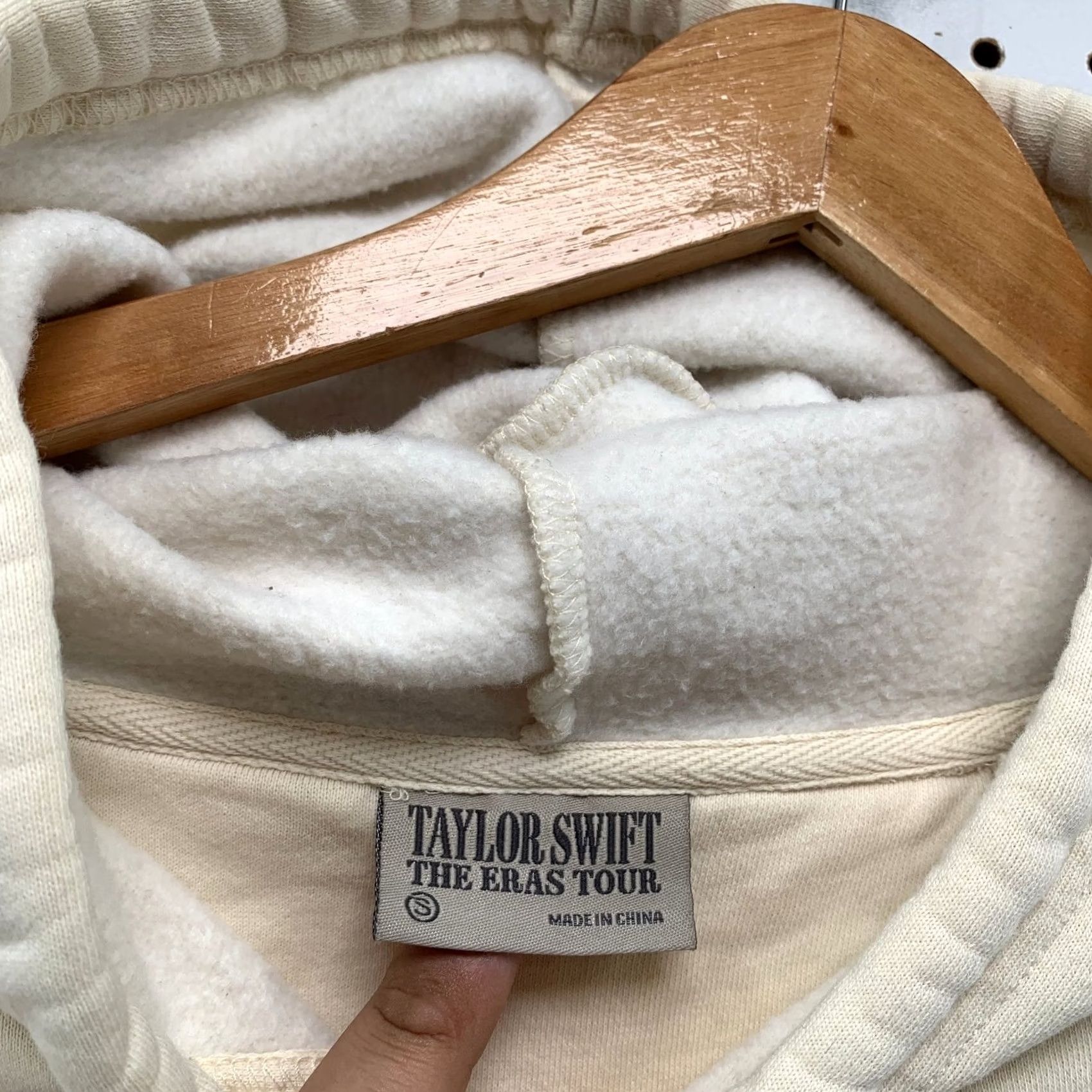 Vintage Taylor Swift Eras Tour Hoodie Sweatshirt Mens Small Beige Oversized Size US S / EU 44-46 / 1 - 3 Thumbnail