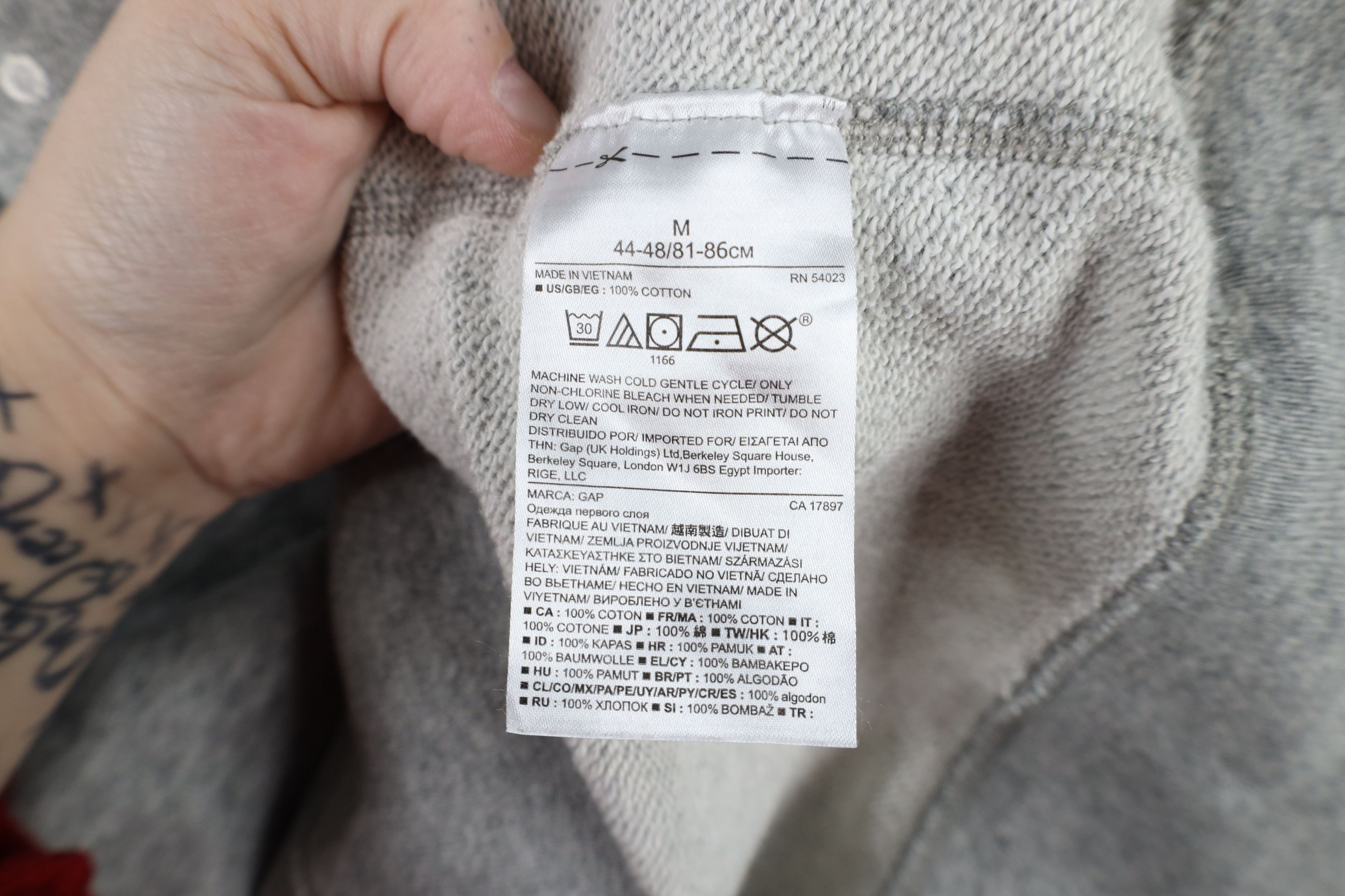 Gap × Vintage Vintage Y2K Gap Stencil Crewneck Sweatshirt Heather Gray Size US M / EU 48-50 / 2 - 7 Thumbnail