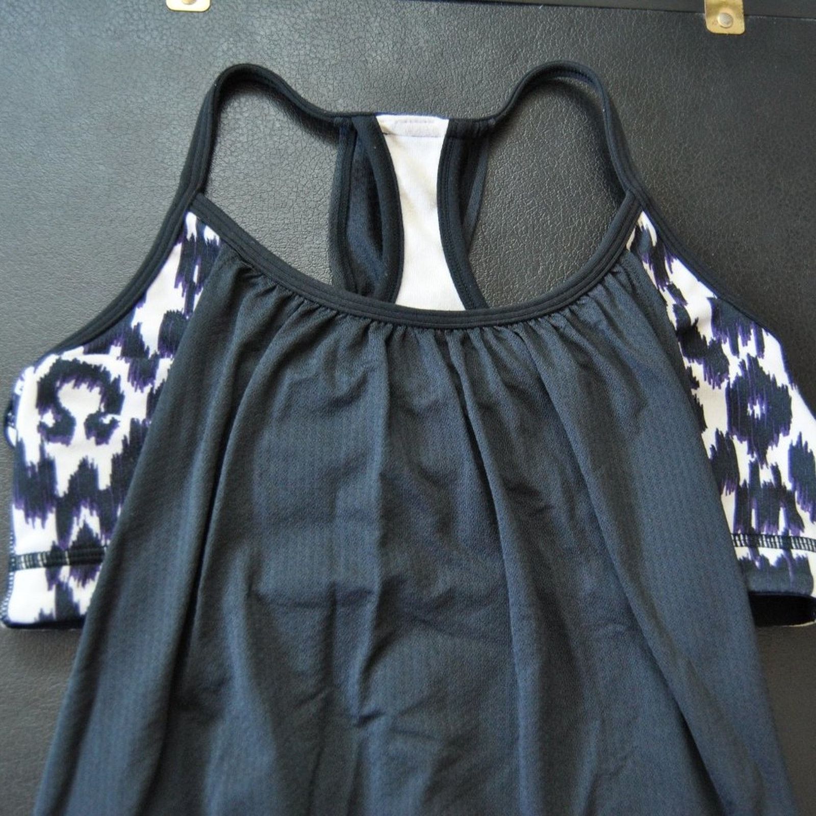 Lululemon Lululemon Tank Top with Built in Bra 6 Size M / US 6-8 / IT 42-44 - 4 Thumbnail