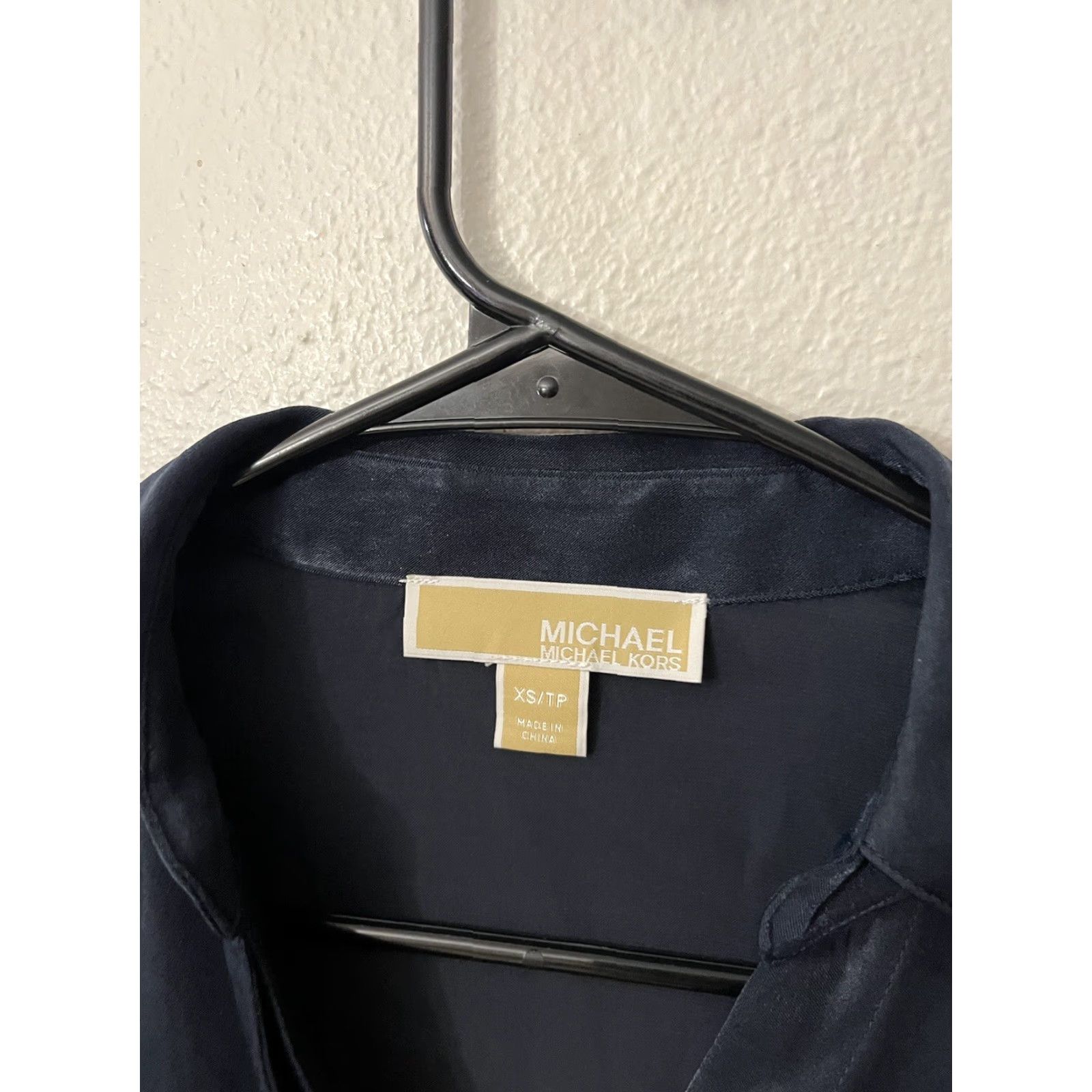 Michael Kors Michael Kors Button-Up Shirt XS Women Navy Blue Polyester Geometric Pattern Long Sleeve Collared Size XS / US 0-2 / IT 36-38 - 3 Thumbnail