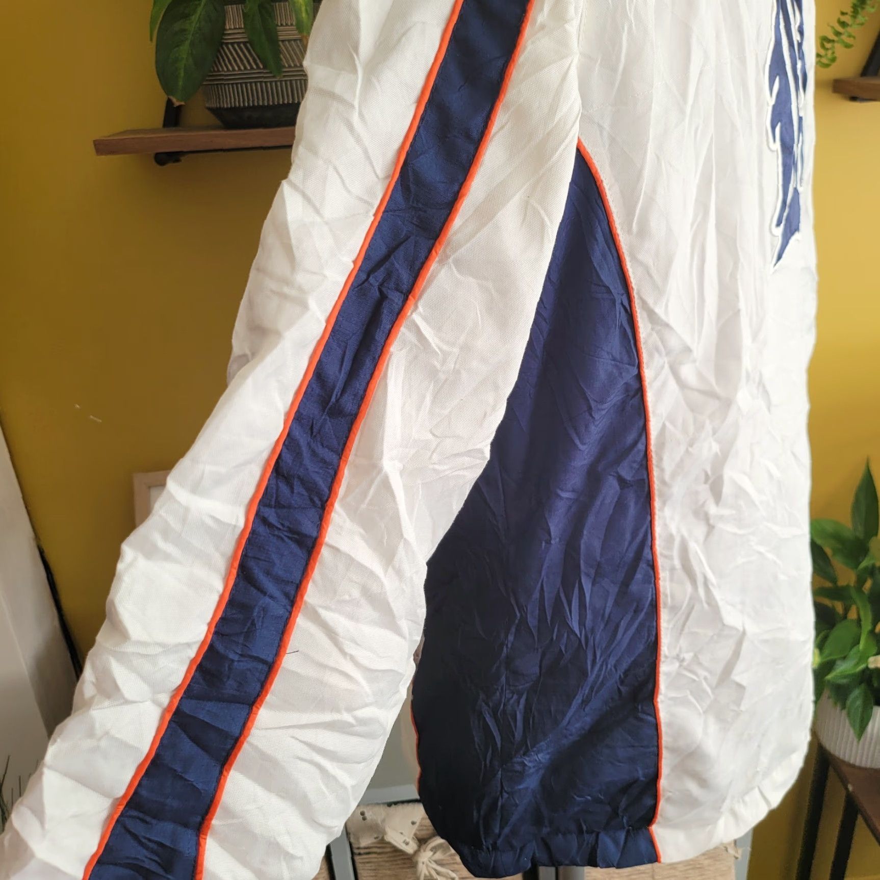 G-III G-III SPORTS BY CARL BANKS Jacket - Tigers - XL - Men - White - Polyester - Puffer - Sports Jacket Size US XL / EU 56 / 4 - 3 Thumbnail