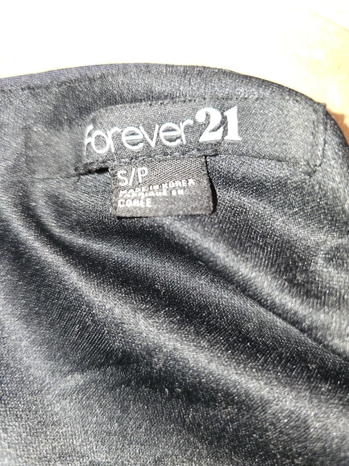 Forever 21 Forever 21 Stylish Black Top - S/P Size S / US 4 / IT 40 - 2 Thumbnail