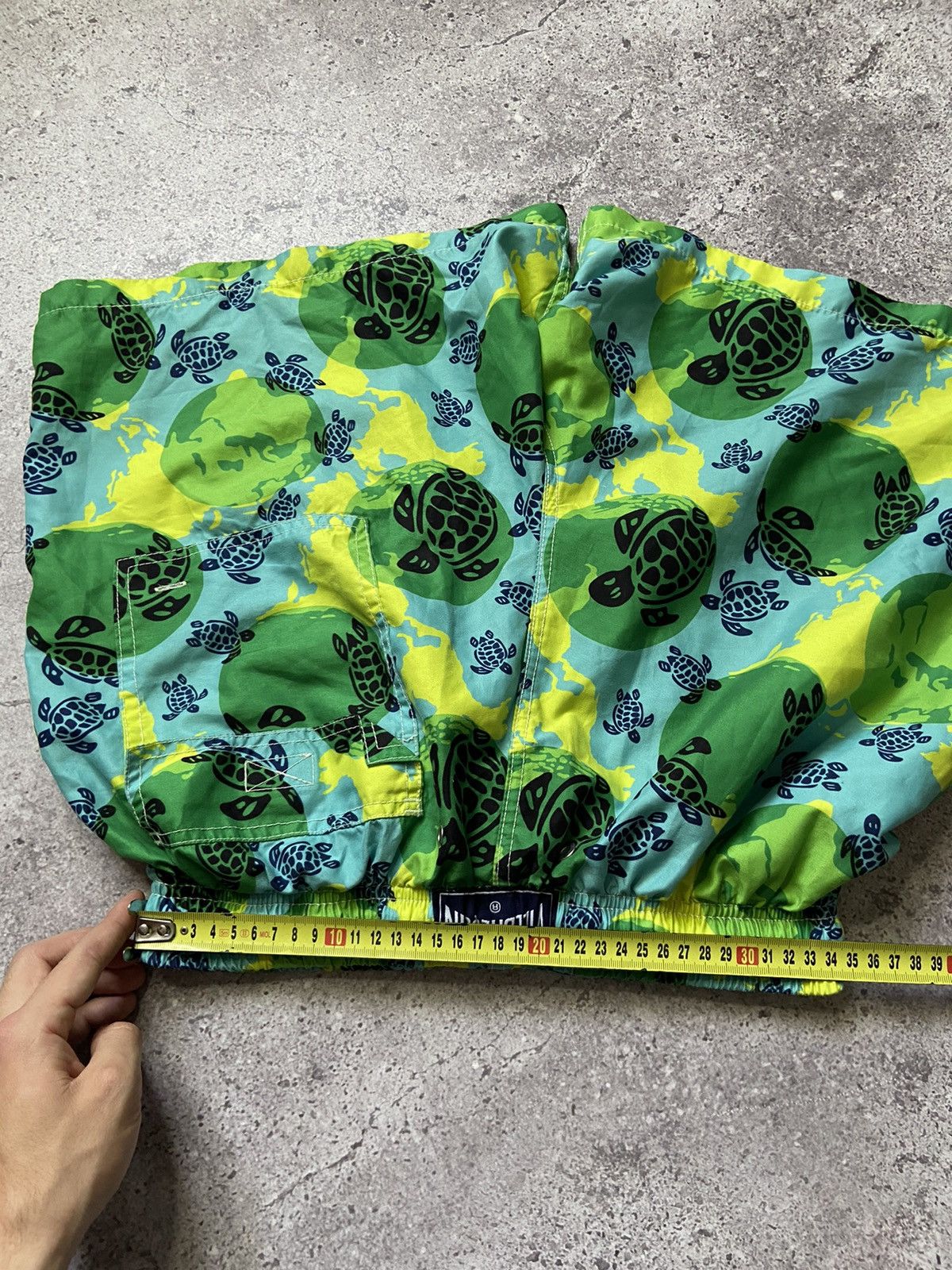 Vilebrequin Vilebrequin Turtle Print Beach Shorts XL Size US 36 / EU 52 - 10 Thumbnail