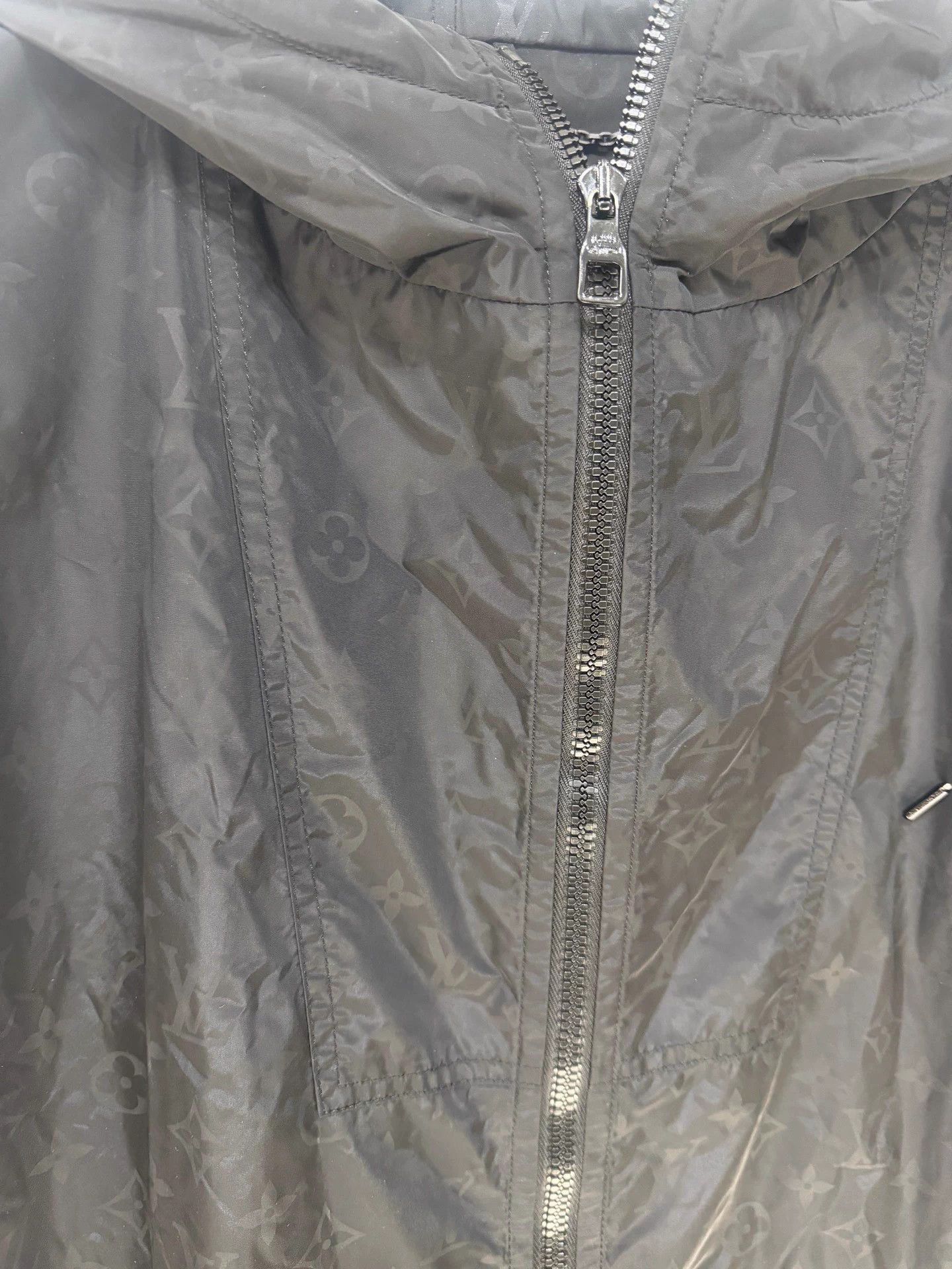 Louis Vuitton LV Classic Pin Full Logo Nylon Trench 54 99 New Size US L / EU 52-54 / 3 - 2 Thumbnail