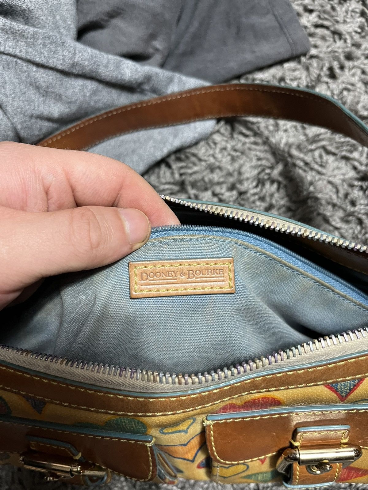 Dooney & Bourke AUTHENTIC DOONEY & BOURKE HEART LEATHER PINK SHOULDER BAG Size ONE SIZE - 8 Thumbnail