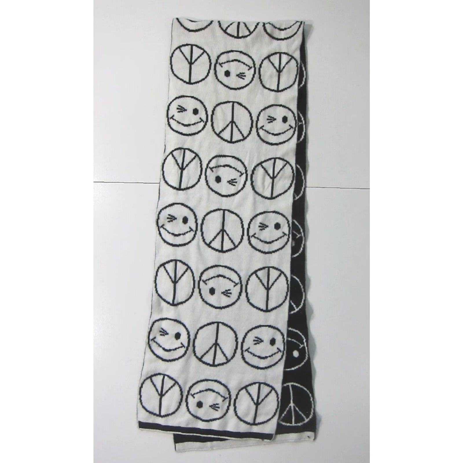 Joe Boxer Joe Boxer Scarf Women Black White Rectangle Neck Scarf Smiley Face Emoji Soft Warm Cozy Size ONE SIZE - 4 Thumbnail