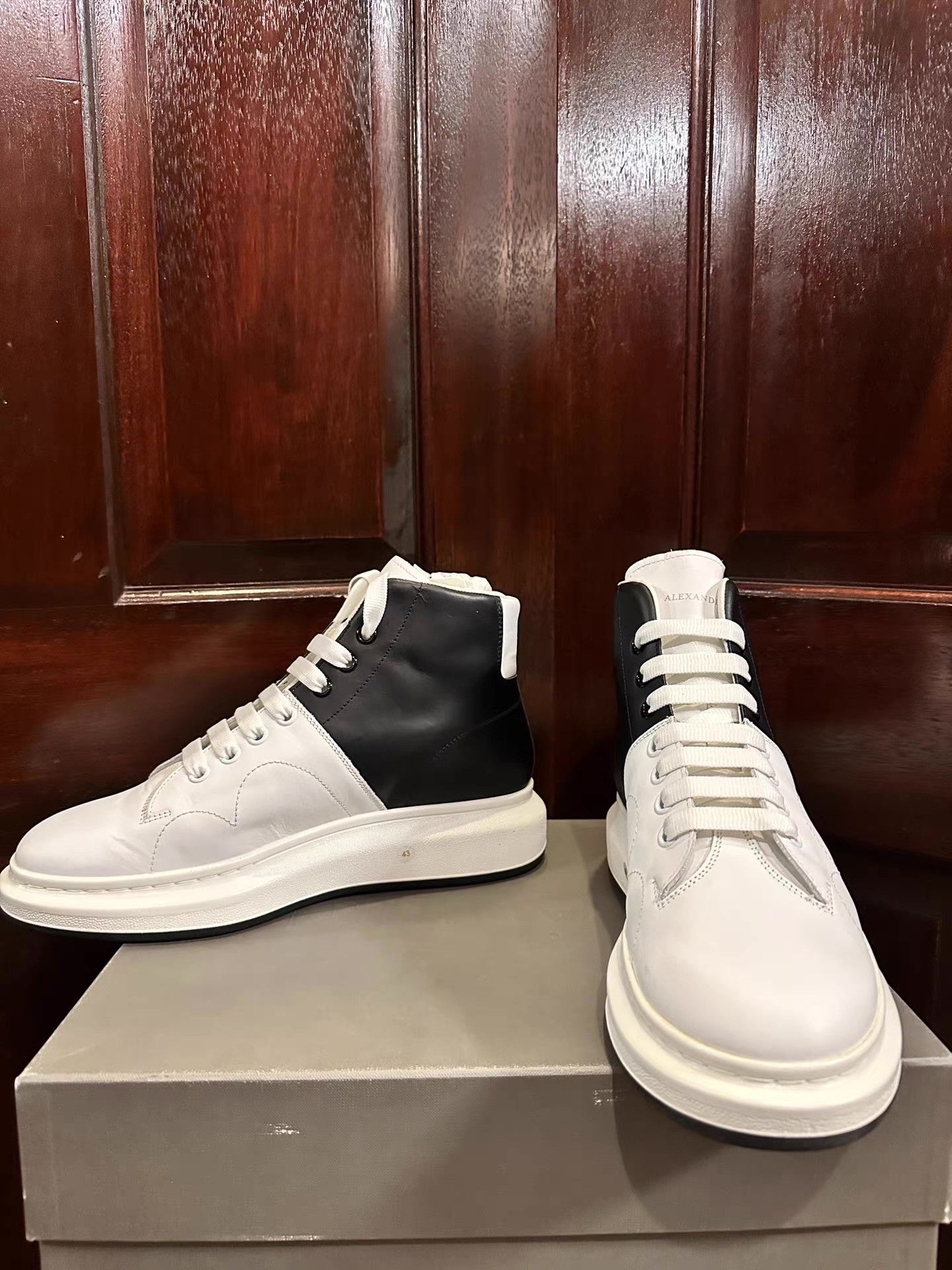Alexander McQueen Alexander McQueen White Sneakers with Black Heel Tab Ｑ25 Size US 7 / EU 40 - 6 Thumbnail