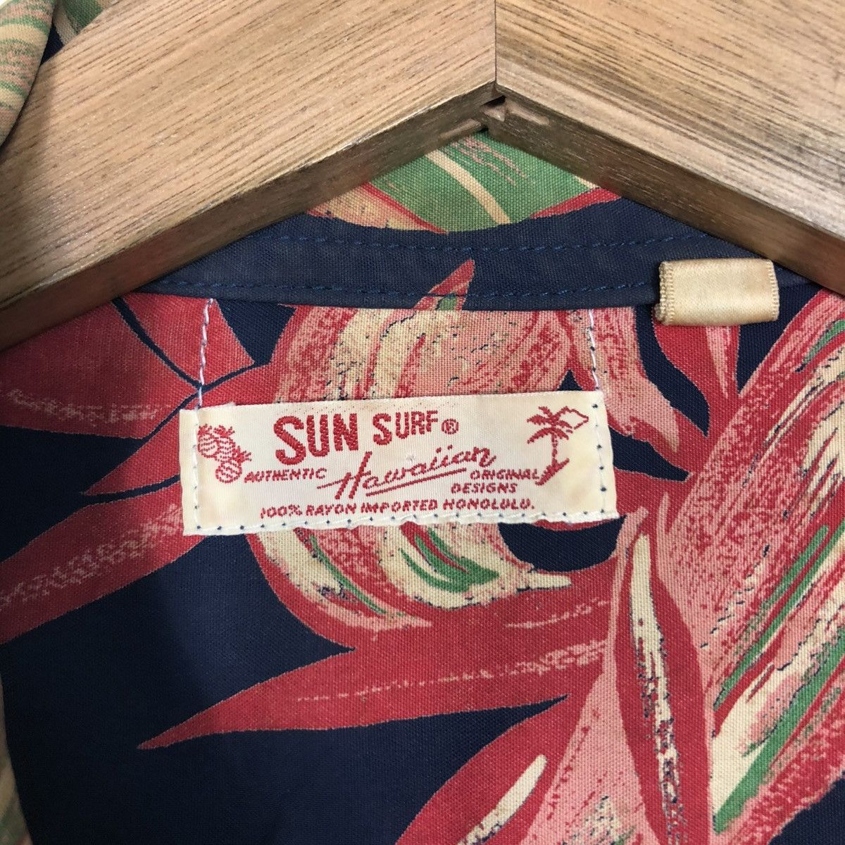 Toyo Enterprises 🔥VINTAGE HAWAIIAN SHIRT BUTTON SUN SURF 100% RAYON Size US XS / EU 42 / 0 - 18 Thumbnail