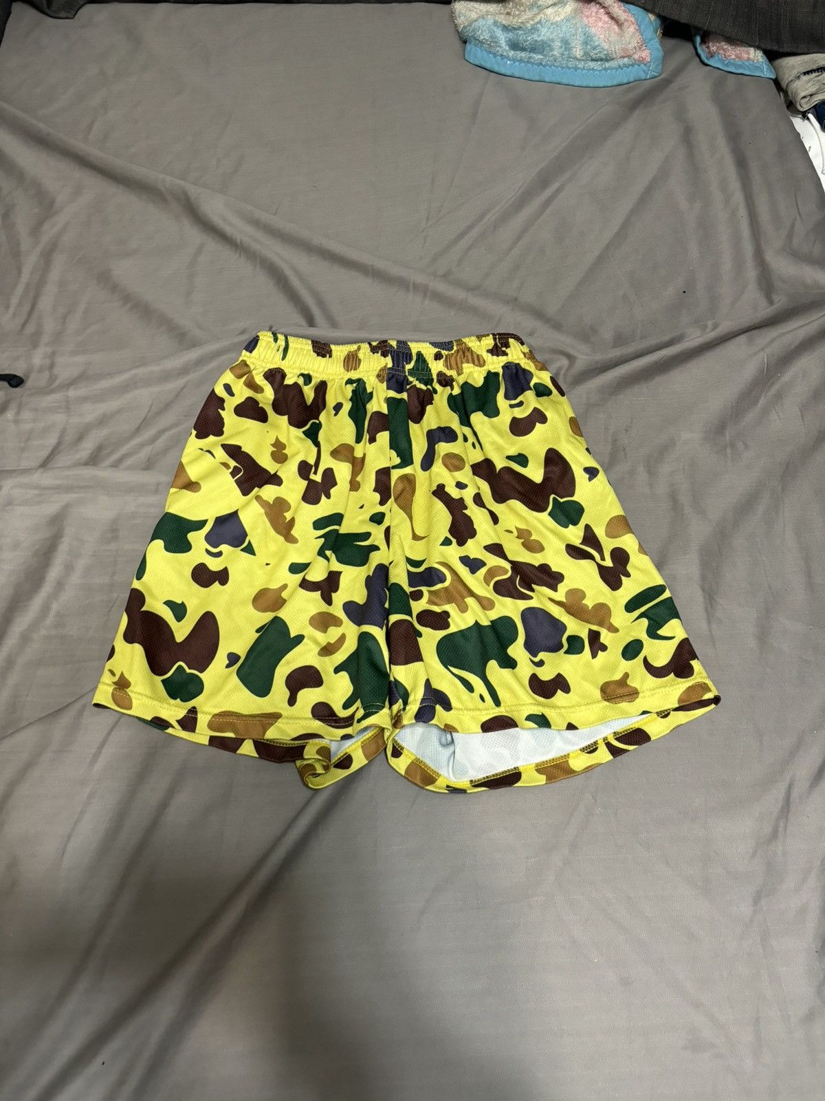 Other Off Brand Yellow Shorts Size US 30 / EU 46 - 1 Thumbnail