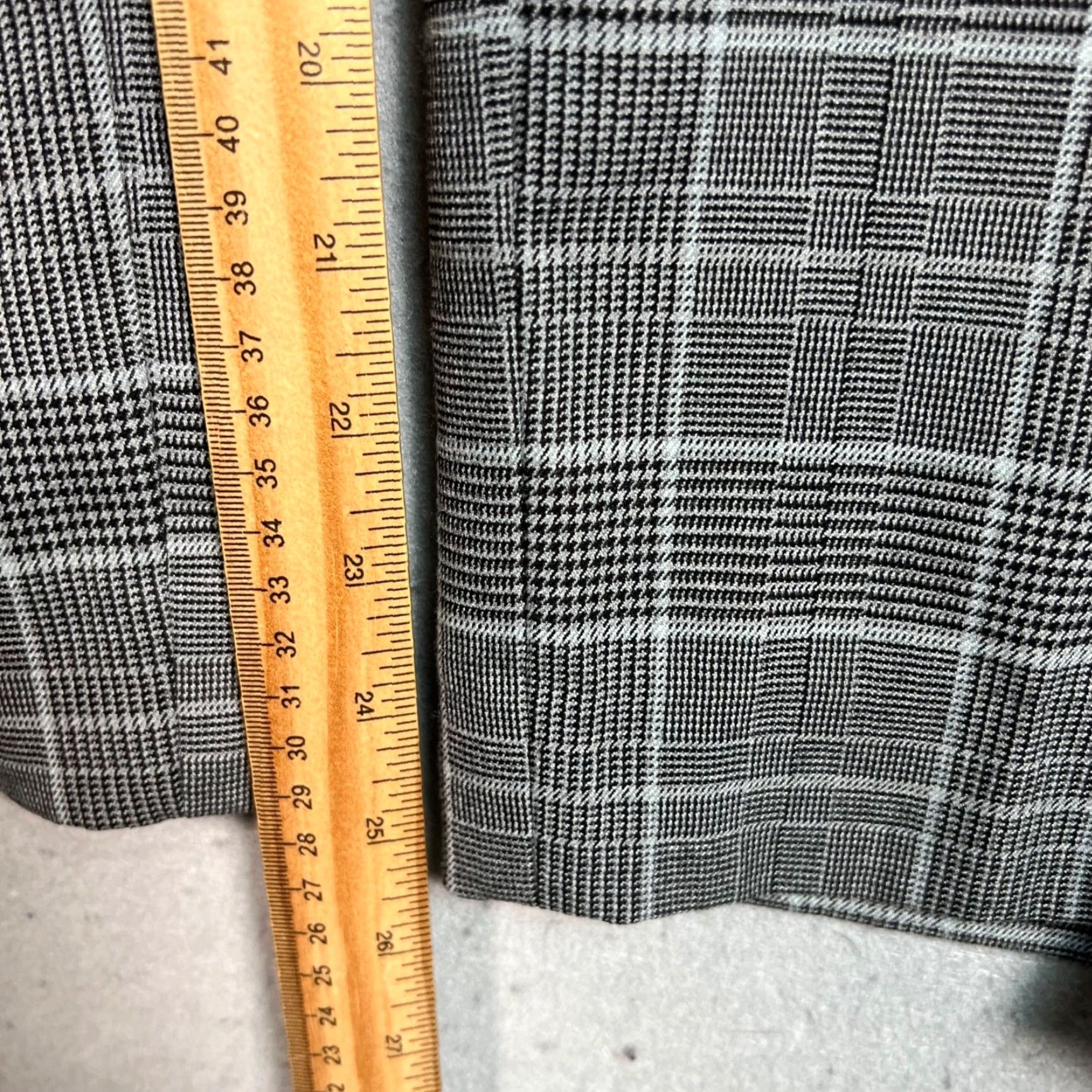 Banana Republic Banana Republic Curvy Avery Plaid Cropped Pants Size 16 Gray Black Tapered Size 38" / US 16 / IT 52 - 7 Thumbnail