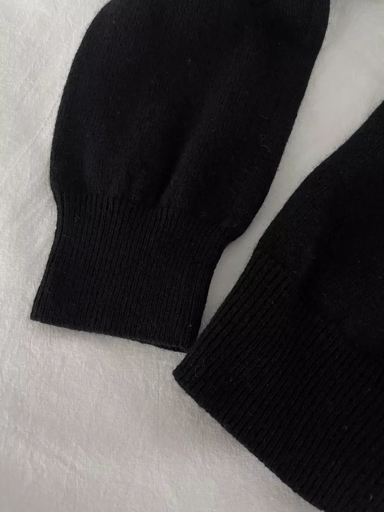 Comme des Garcons Comme Des Garcons V-neck cardigan with big hairball at nec Size XS / US 0-2 / IT 36-38 - 8 Thumbnail